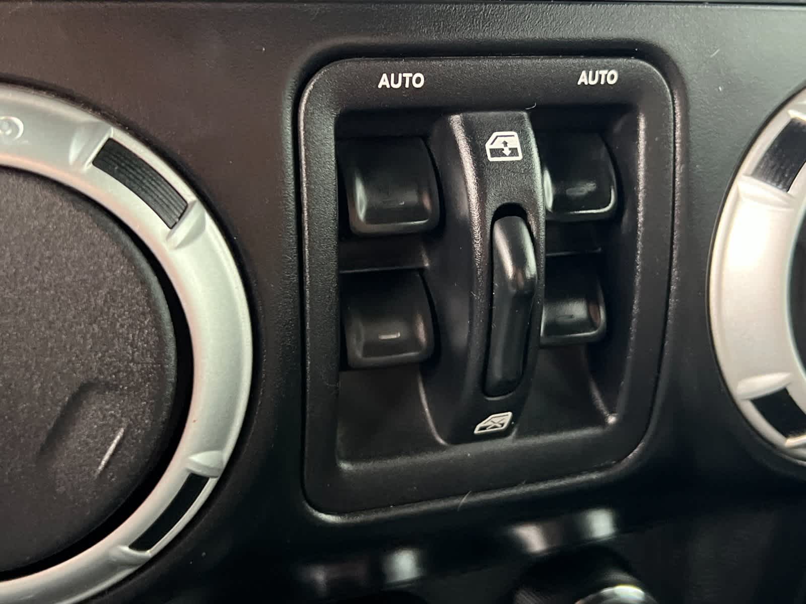 Thumbnail: 2013 Jeep Wrangler - 28