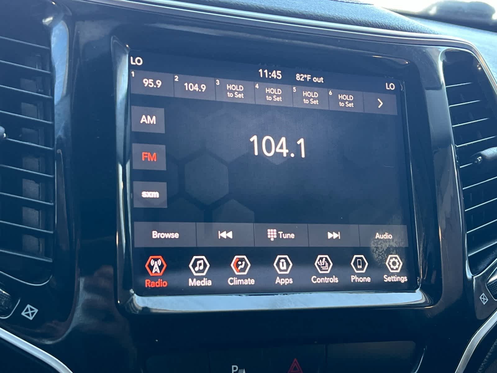 Thumbnail: 2019 Jeep Cherokee - 18