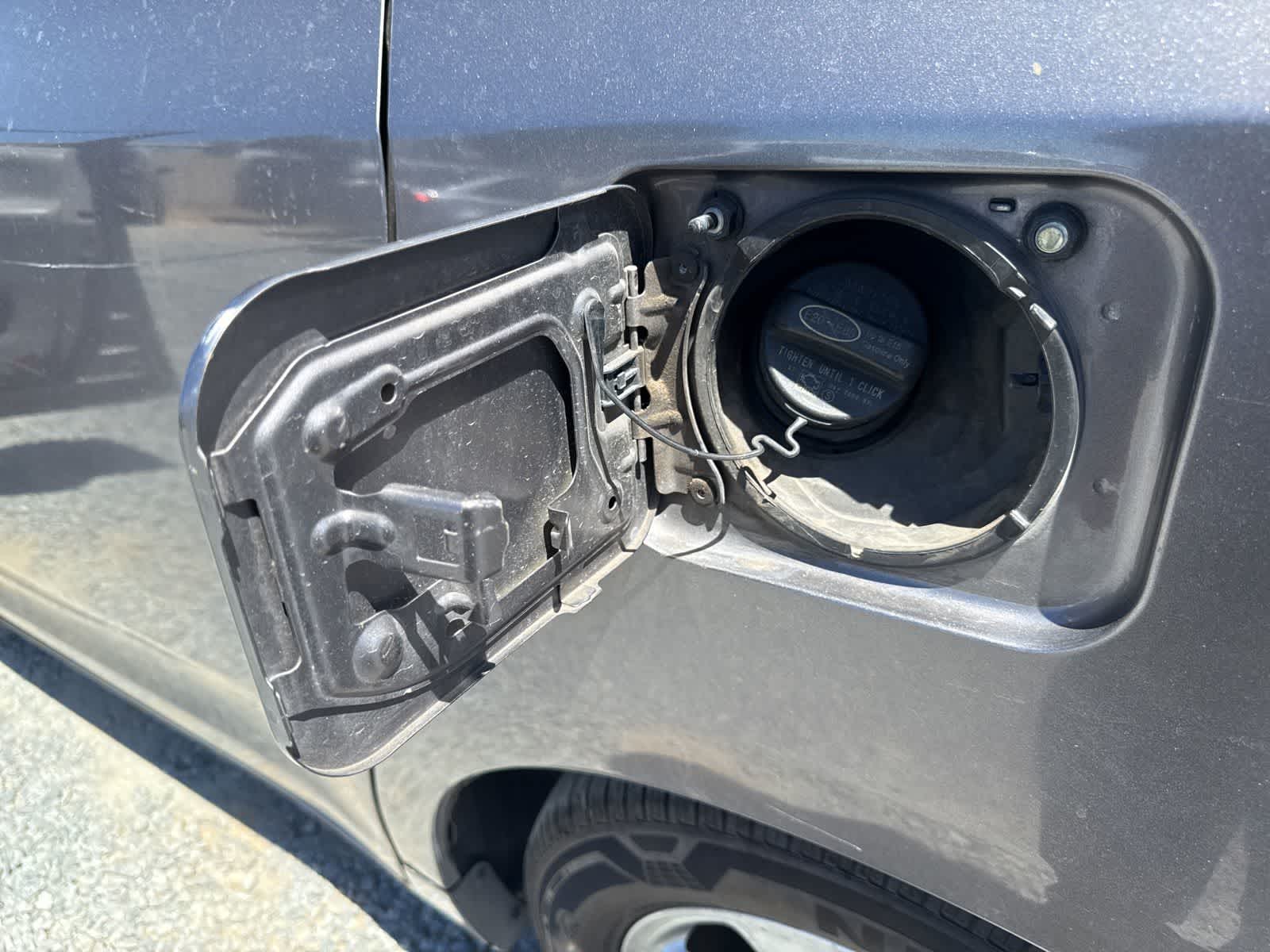 Thumbnail: 2015 Toyota Sienna - 9