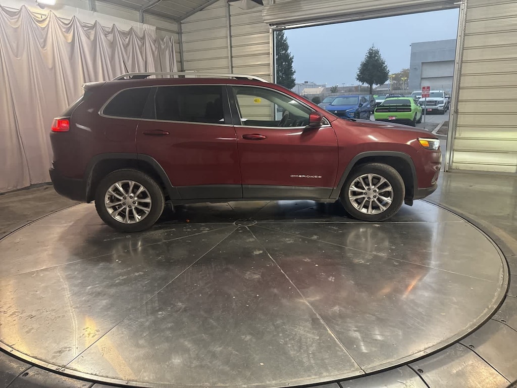 Used 2019 Jeep Cherokee Latitude FWD SUV