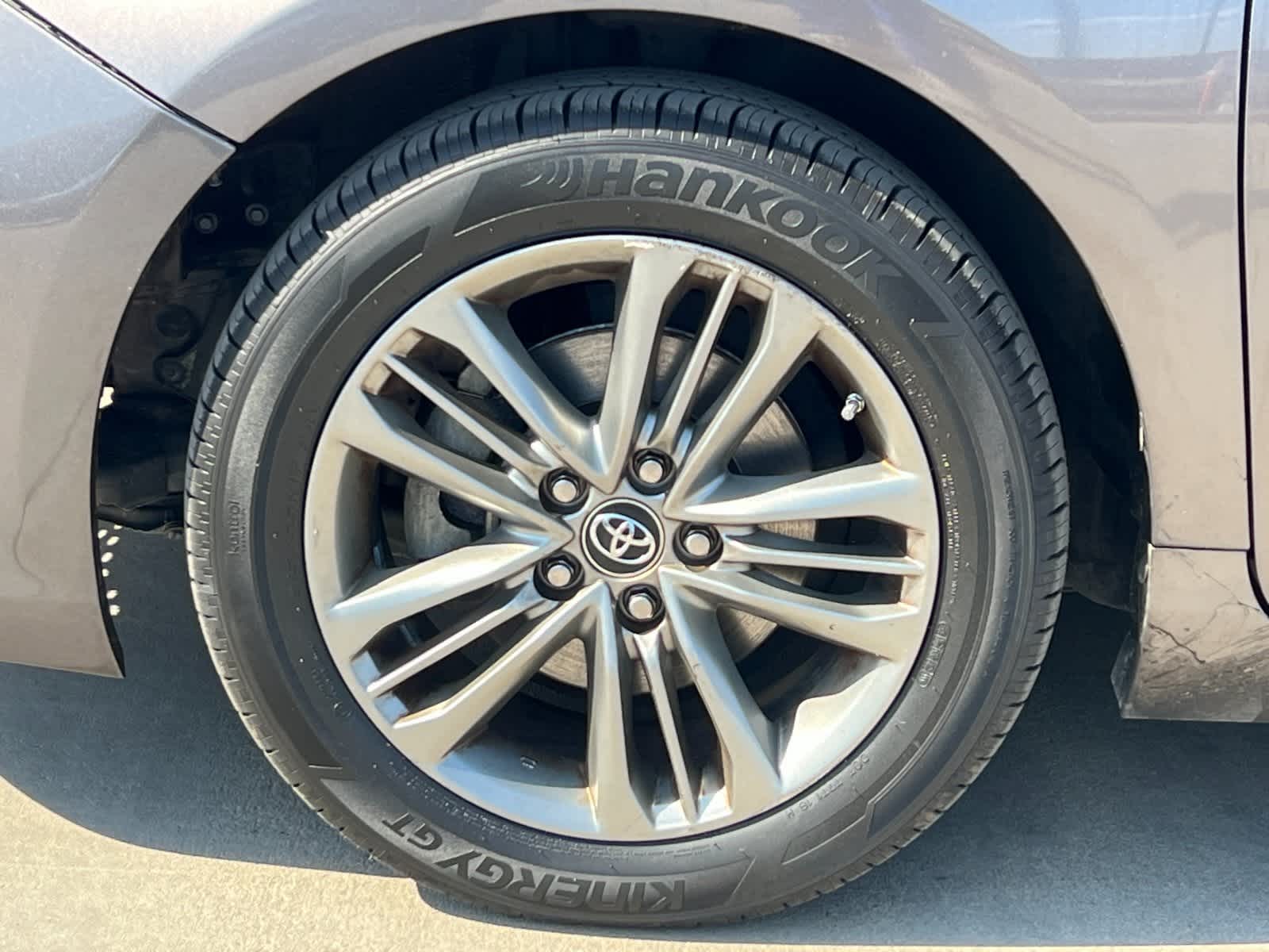 2017 Toyota Camry SE 23
