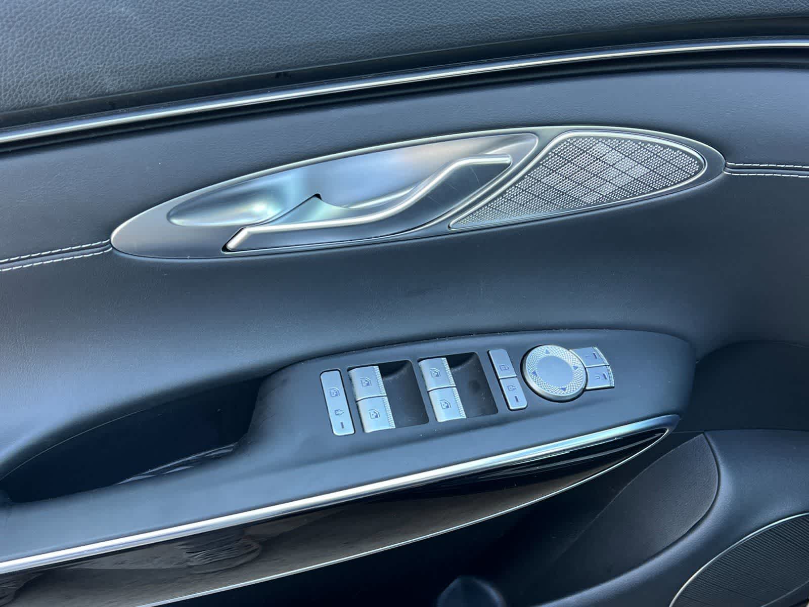 Thumbnail: 2025 Genesis GV70 - 13