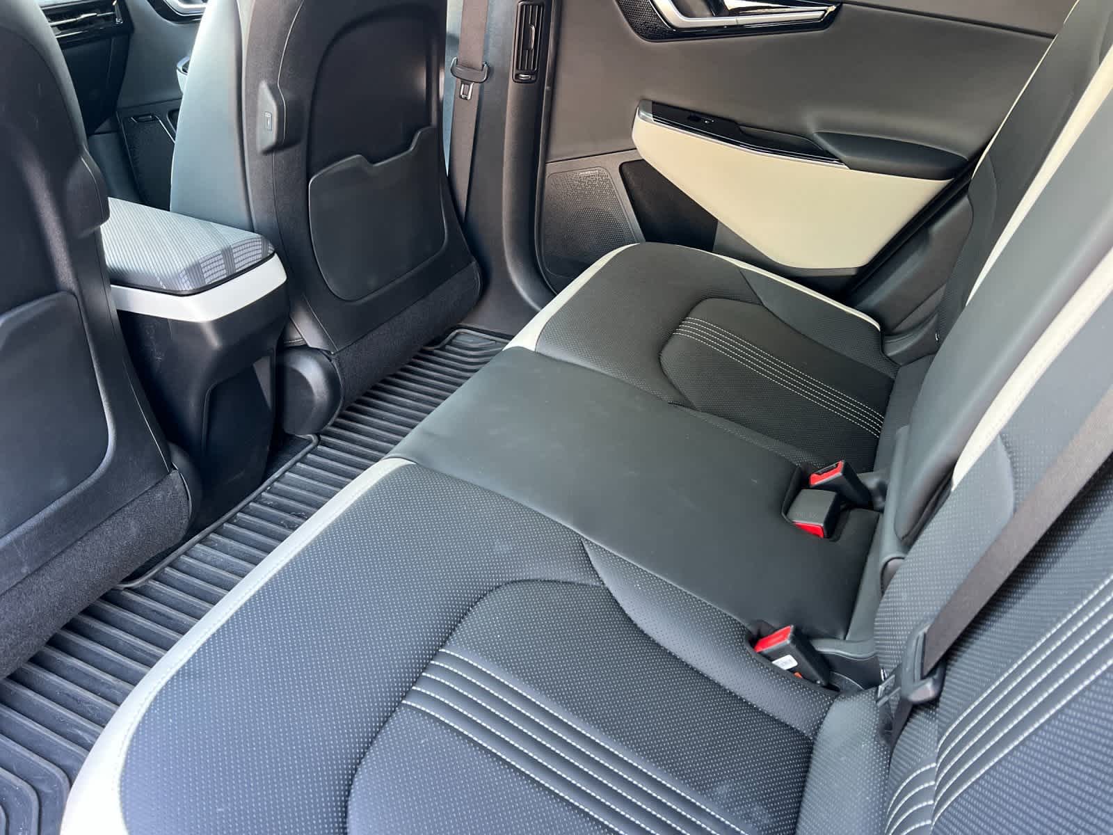 Thumbnail: 2022 Kia EV6 - 4