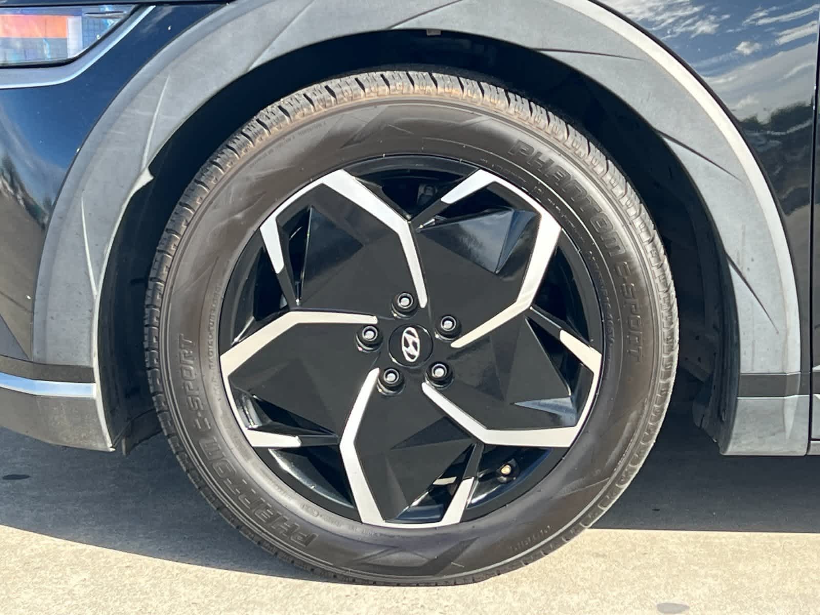 Thumbnail: 2023 Hyundai Ioniq 5 - 26