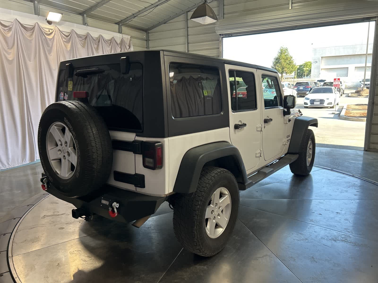 Thumbnail: 2013 Jeep Wrangler - 10