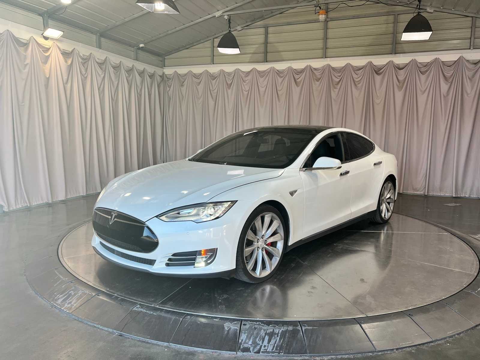 Thumbnail: 2015 Tesla Model S - 3