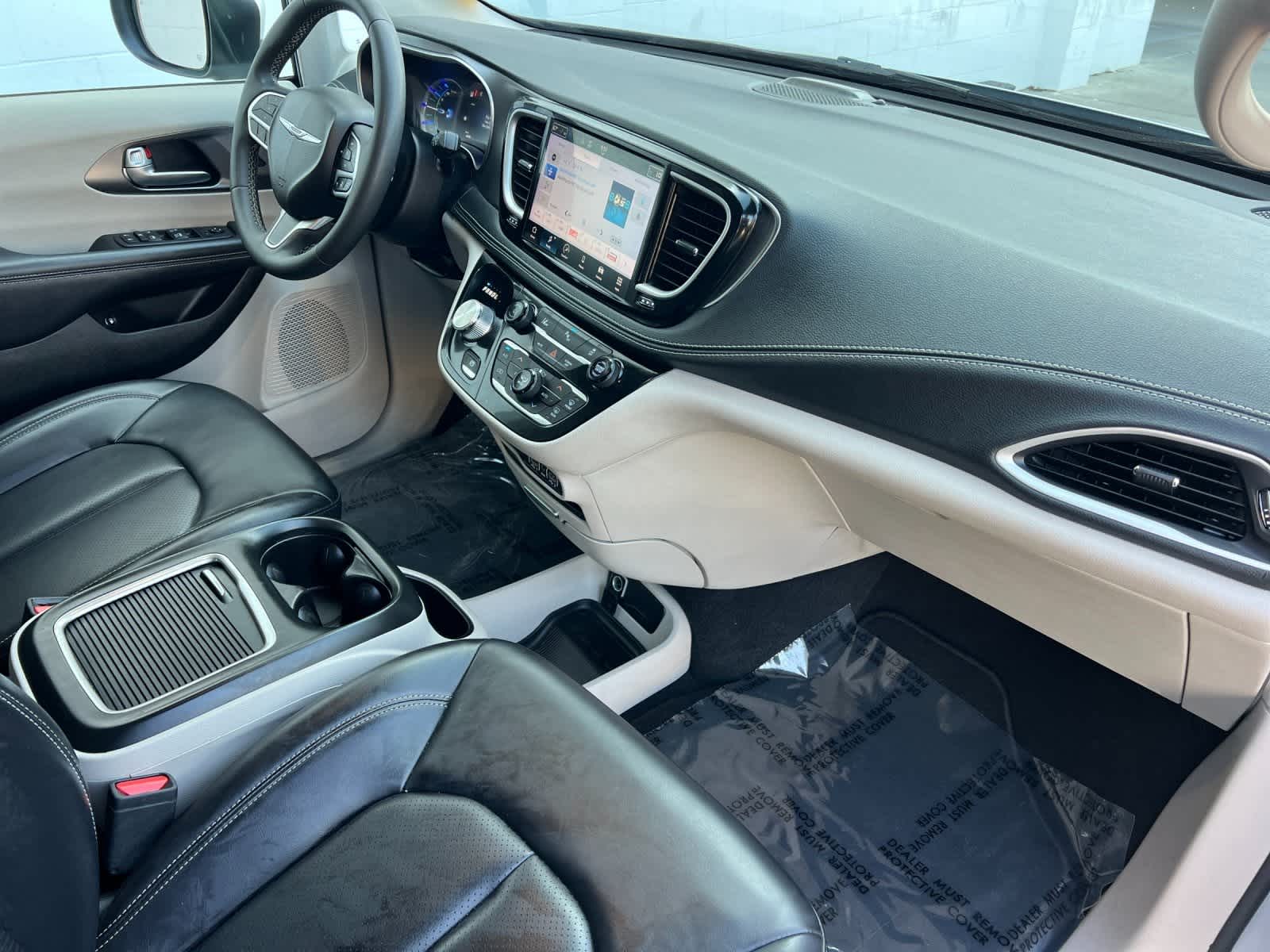 Thumbnail: 2023 Chrysler Pacifica - 18