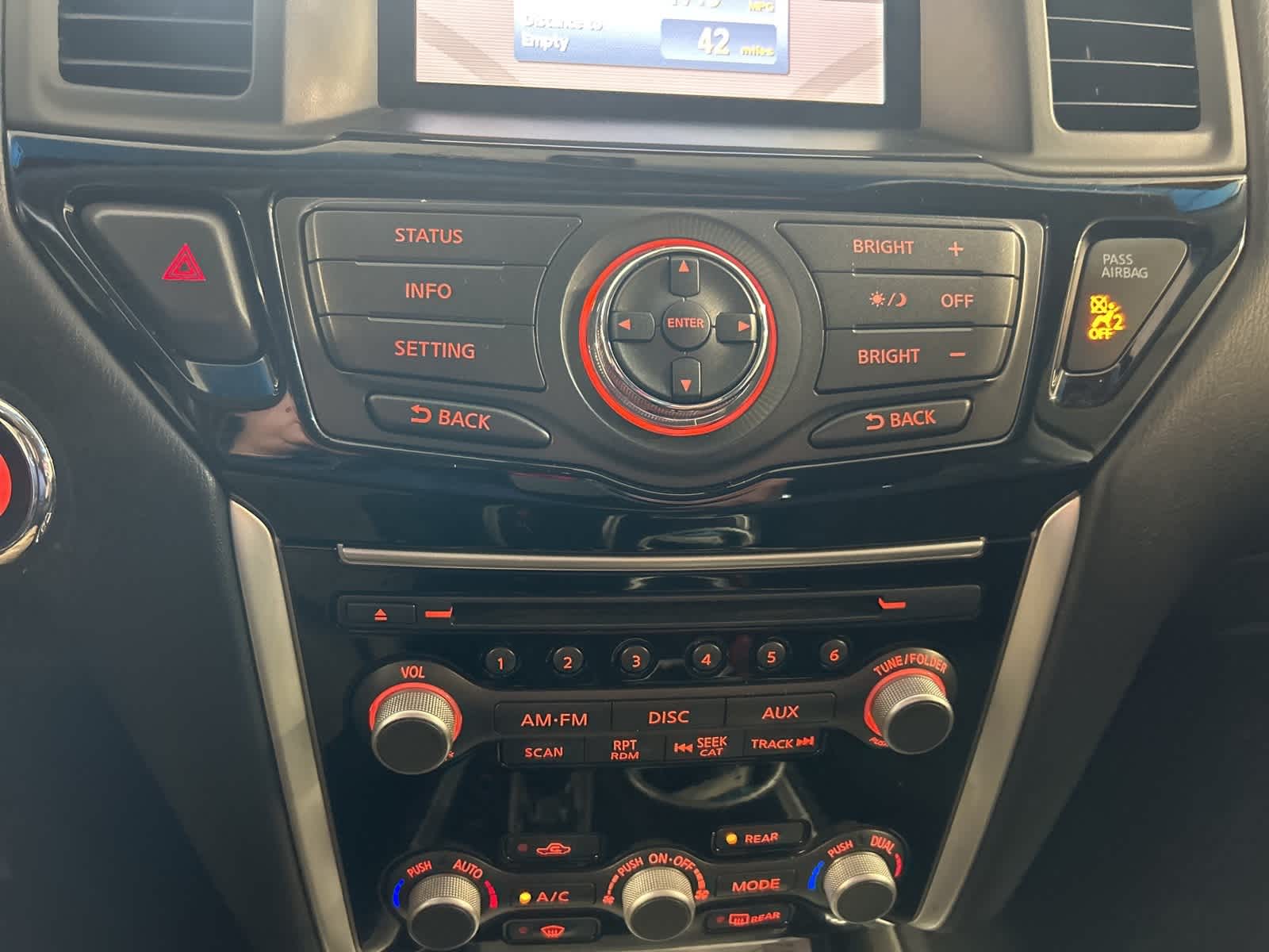 Thumbnail: 2015 Nissan Pathfinder - 29
