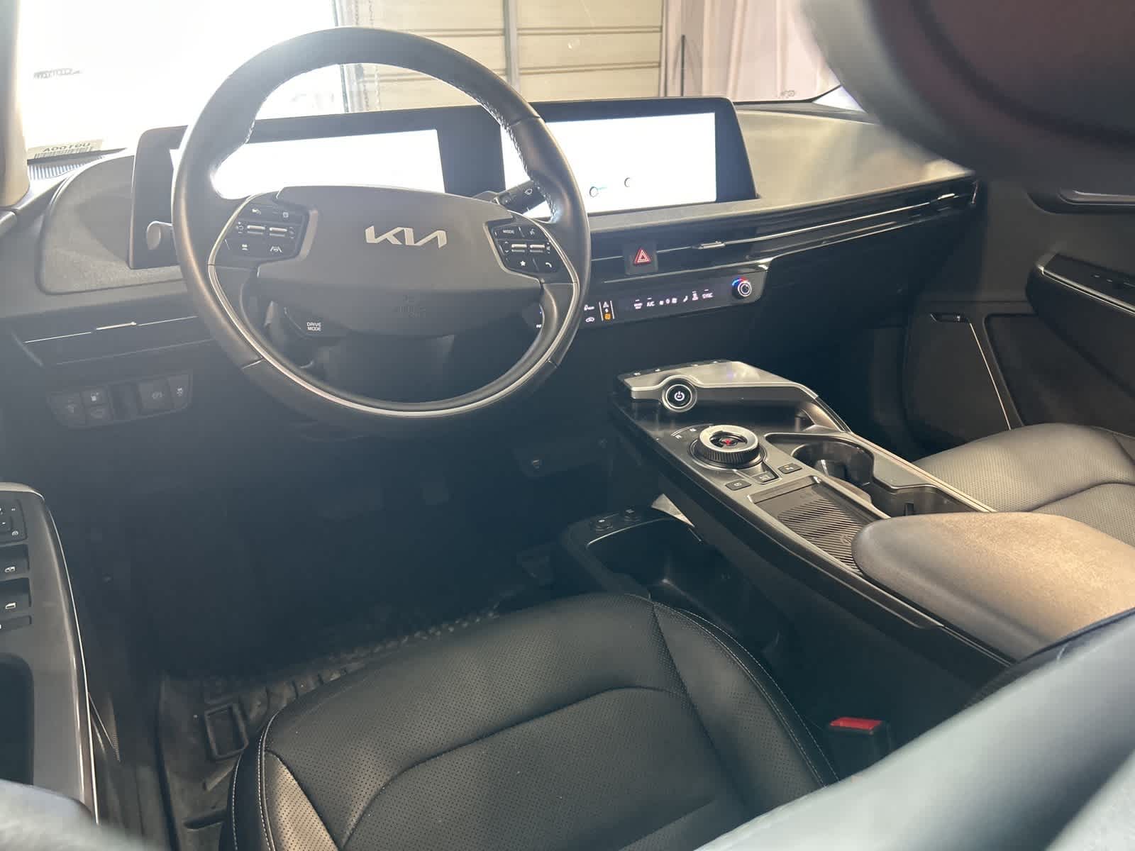 Thumbnail: 2022 Kia EV6 - 21