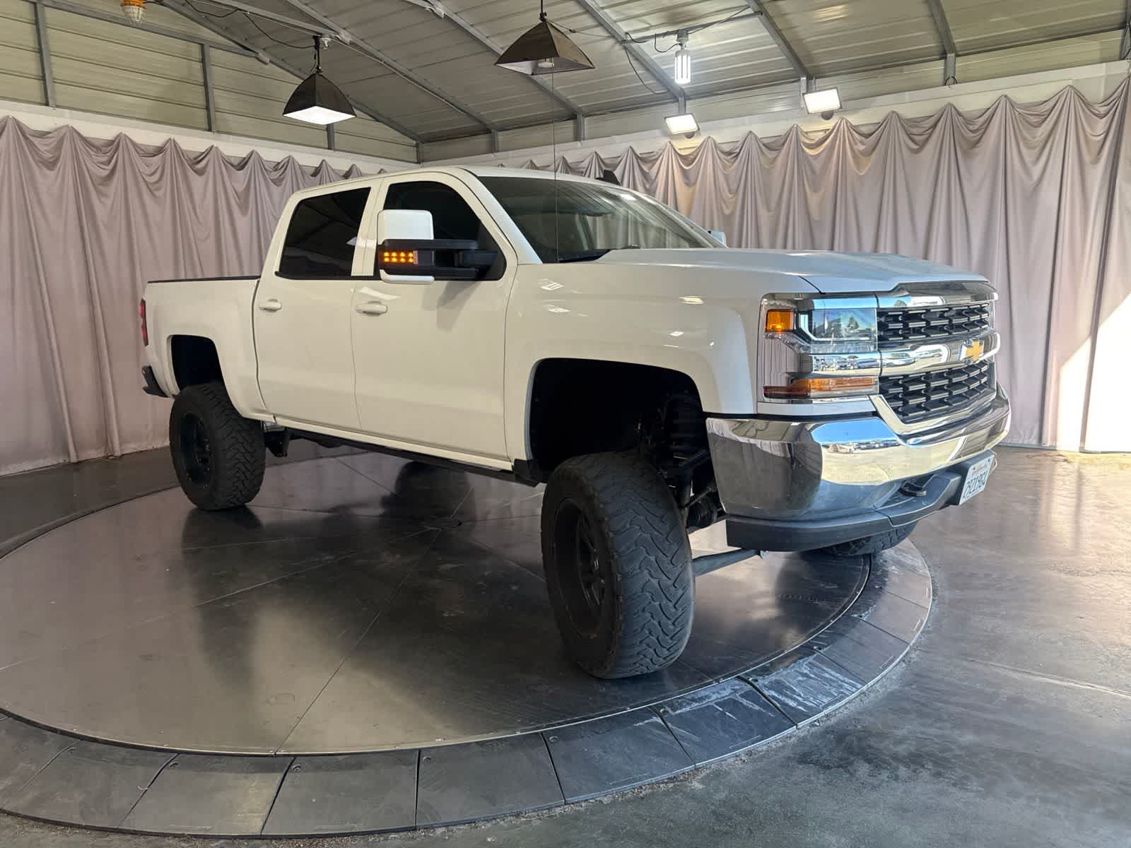 Thumbnail: 2018 Chevrolet Silverado 1500 - 3