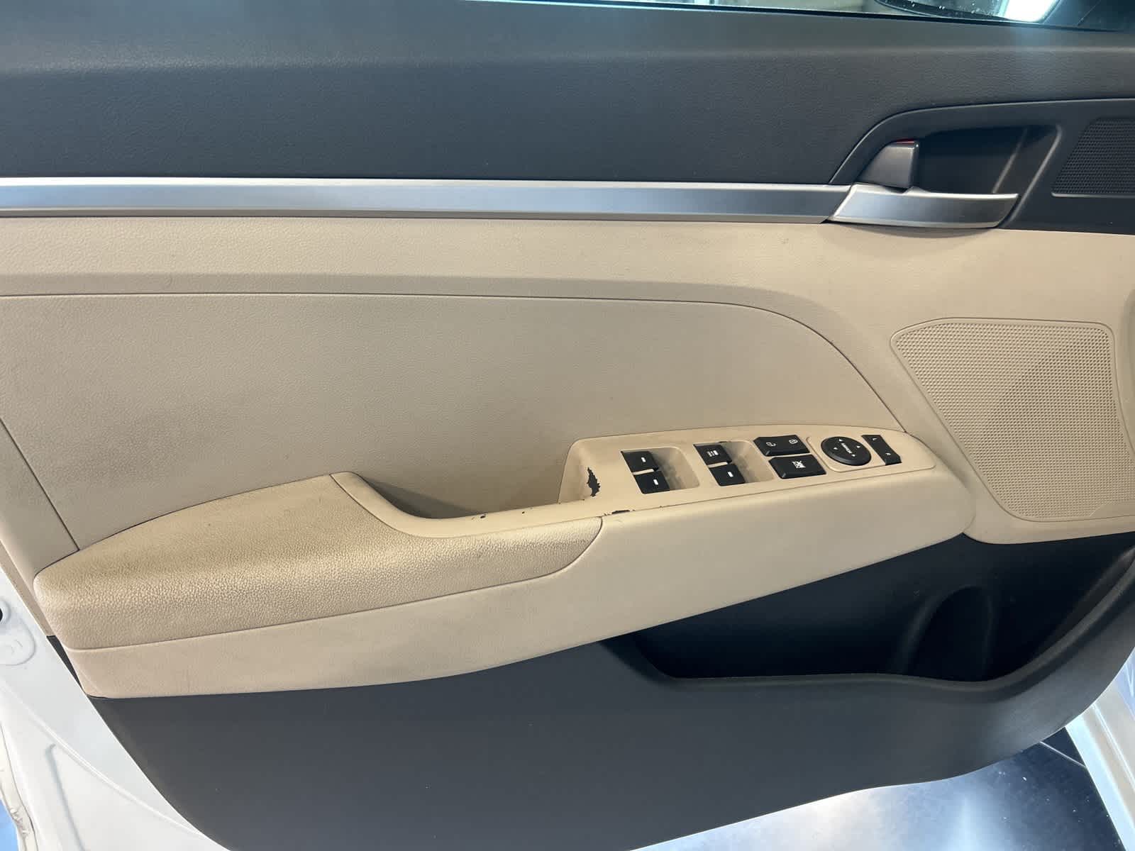 2020 Hyundai Elantra SE 20