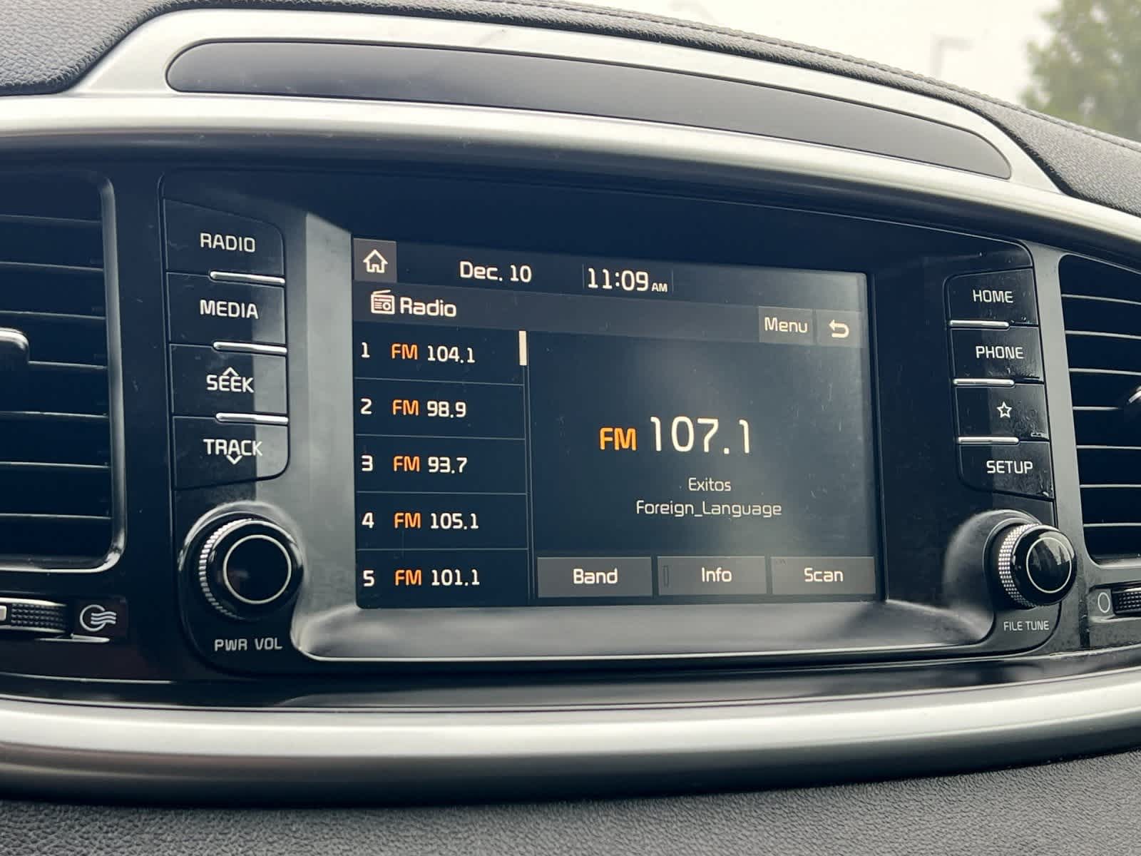 Thumbnail: 2019 Kia Sorento - 19