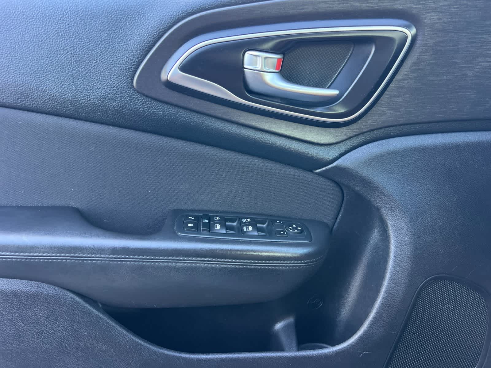 Thumbnail: 2016 Chrysler 200 - 12