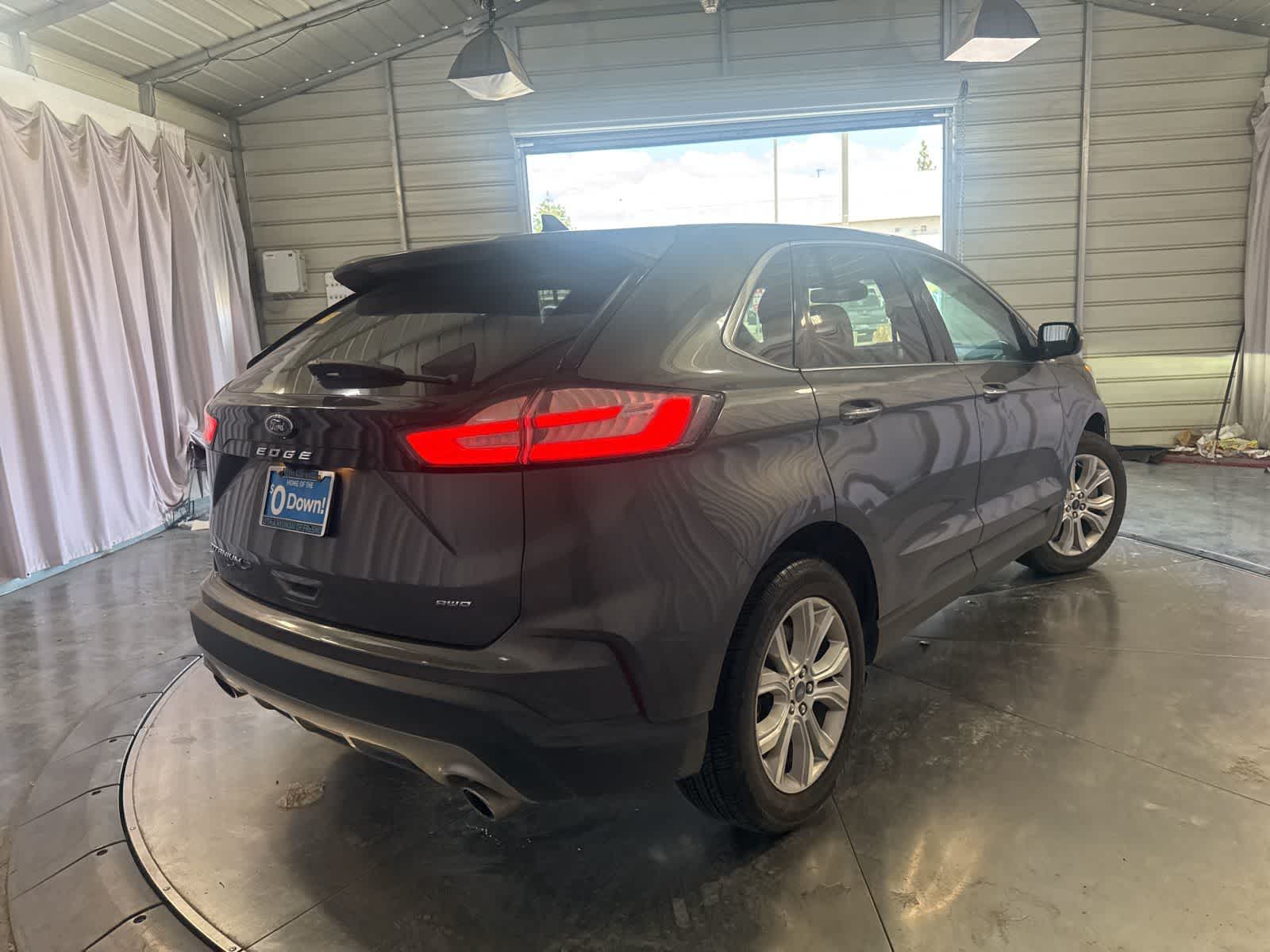 2022 Ford Edge Titanium photo 4