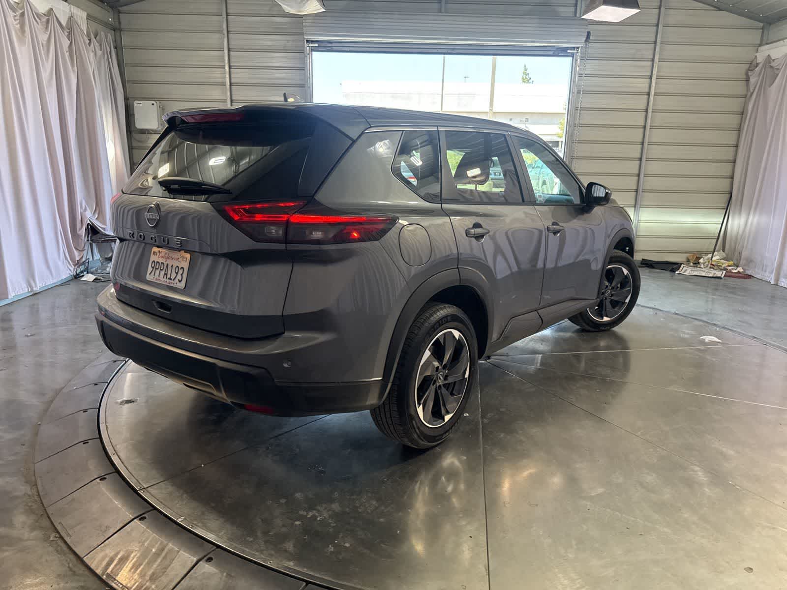 2025 Nissan Rogue SV photo 5