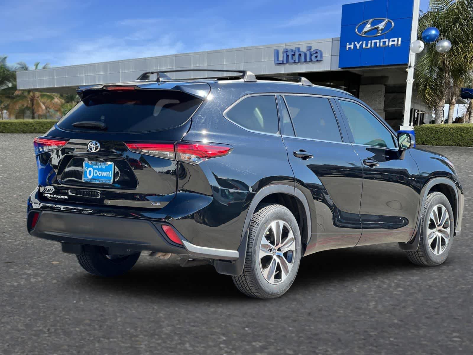 2021 Toyota Highlander XLE photo 2