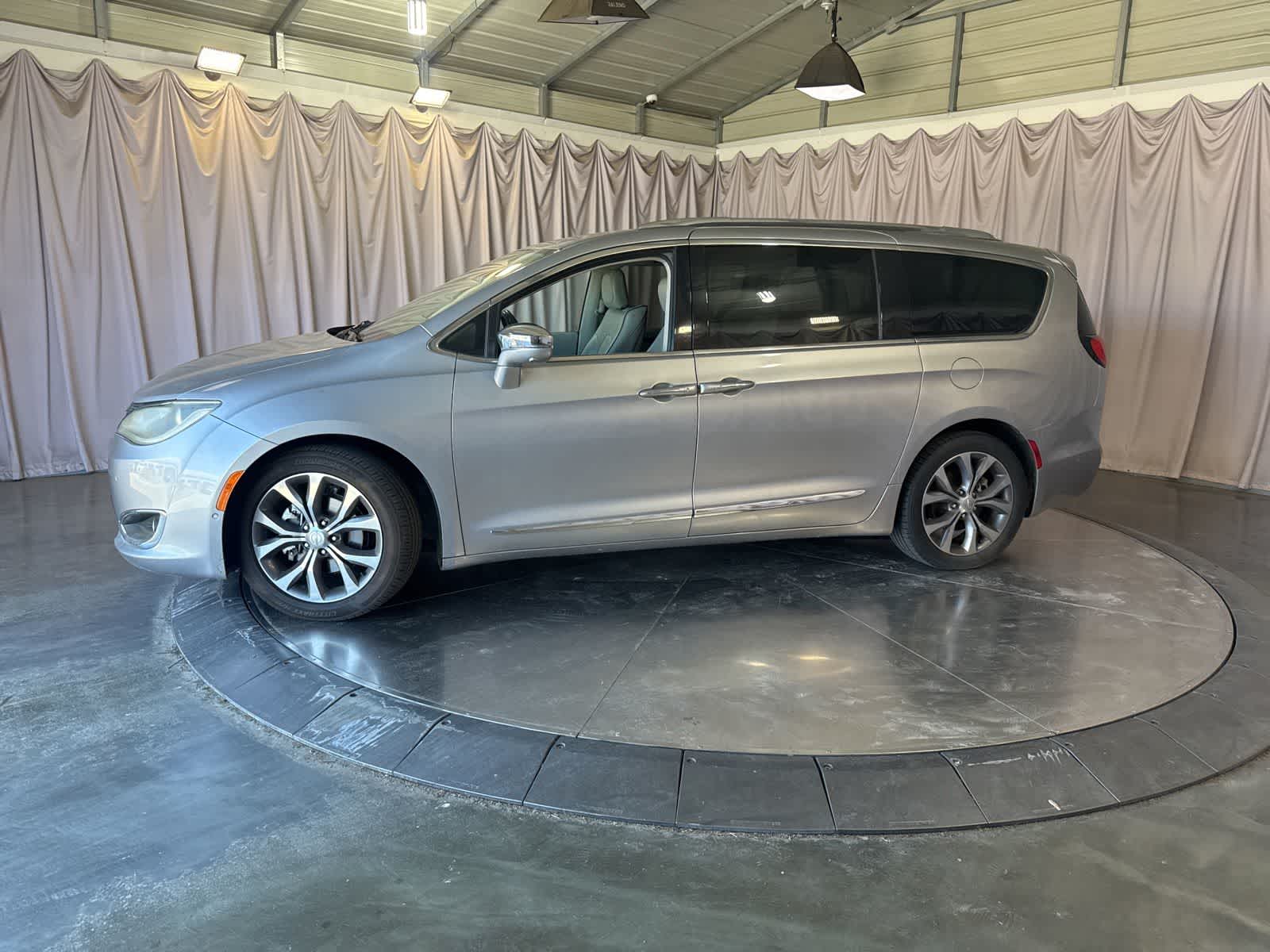 Thumbnail: 2017 Chrysler Pacifica - 8