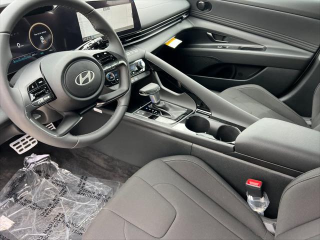 2025 Hyundai Elantra Sport 12