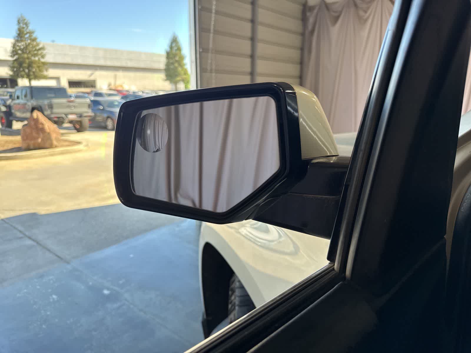 Thumbnail: 2015 Chevrolet Tahoe - 19