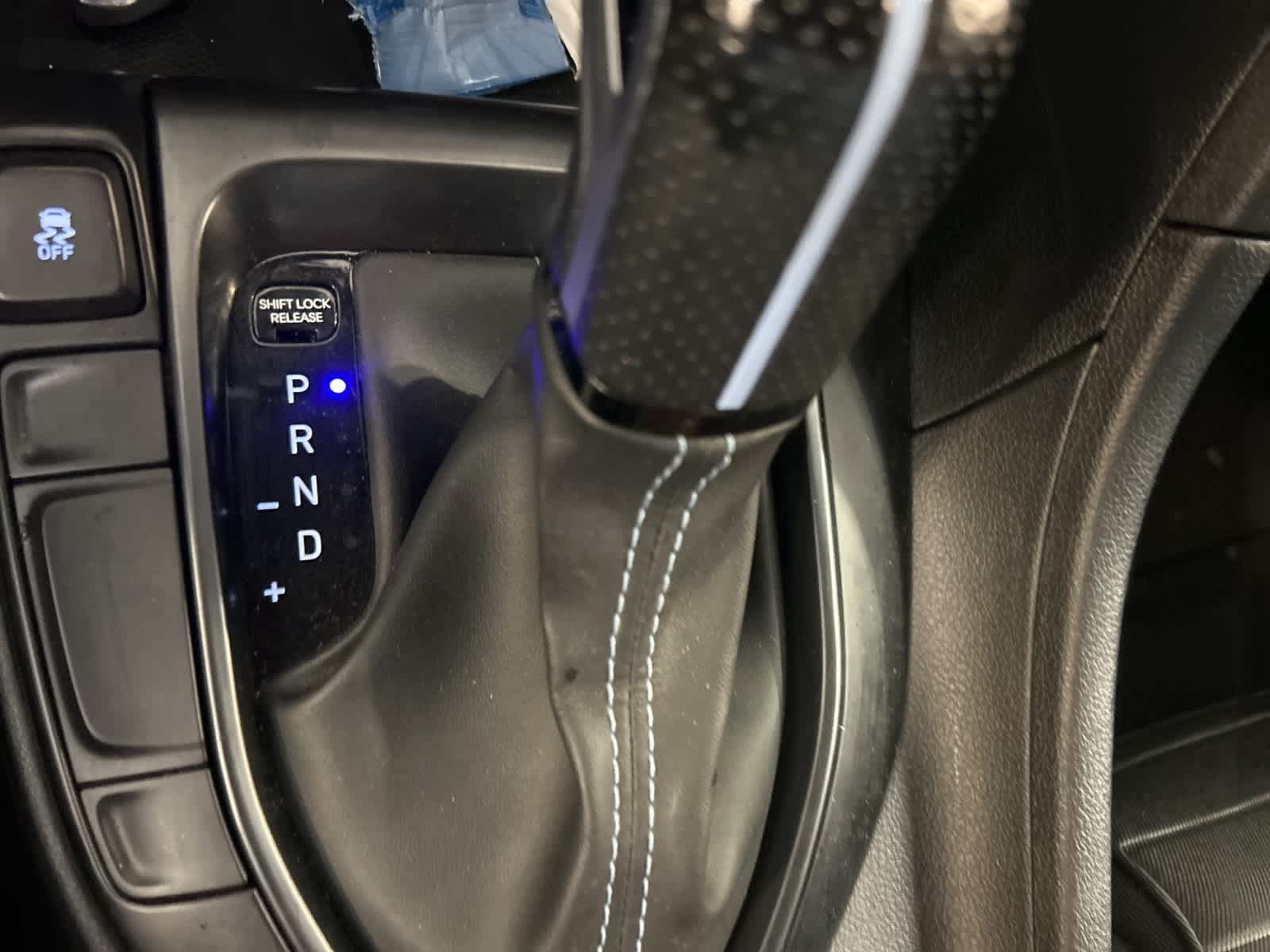 Thumbnail: 2022 Hyundai Veloster - 26