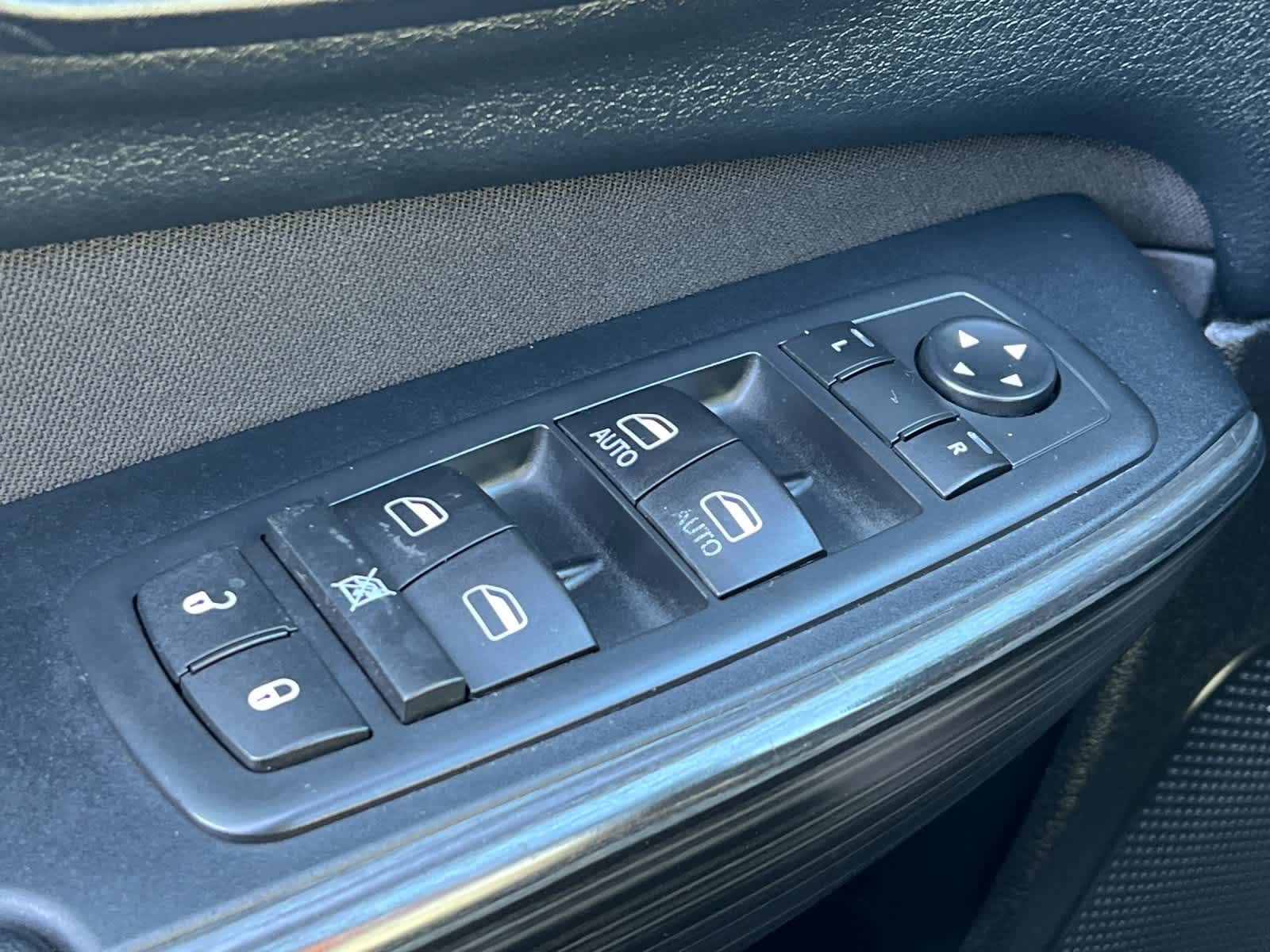 Thumbnail: 2016 Jeep Cherokee - 13