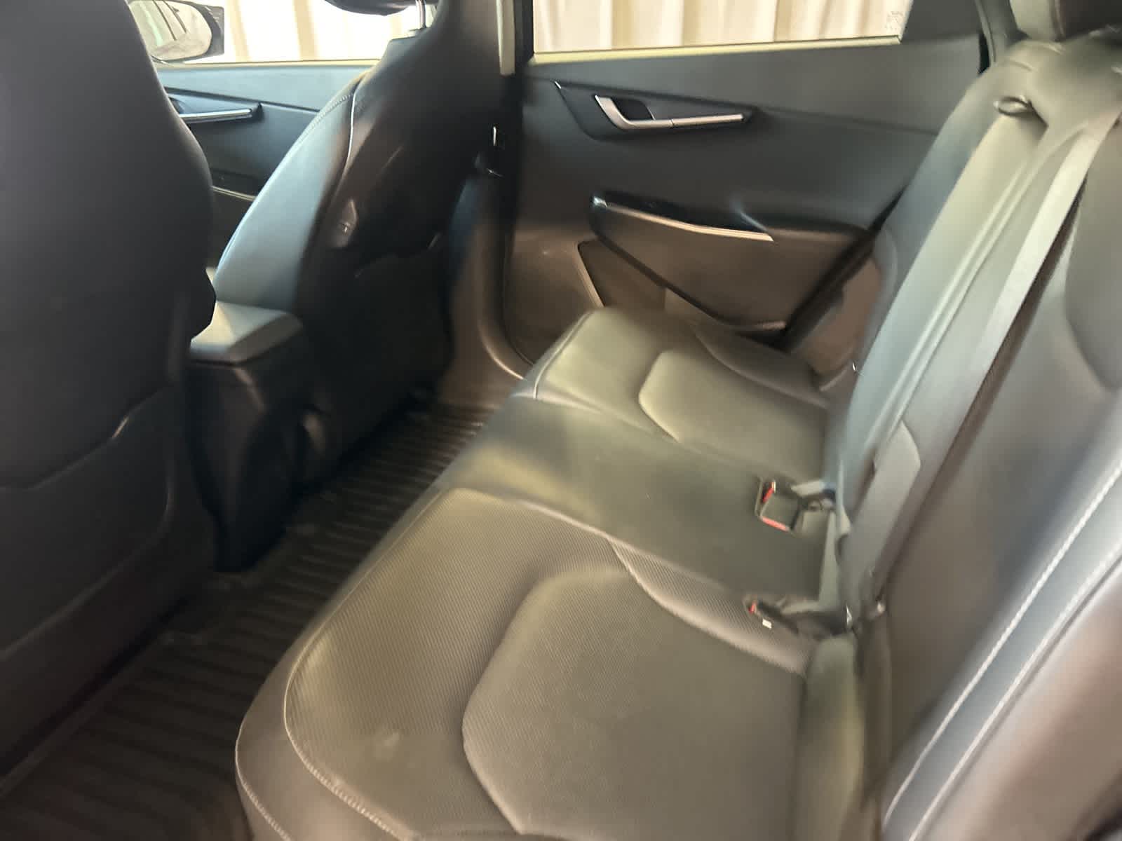 Thumbnail: 2022 Kia EV6 - 19