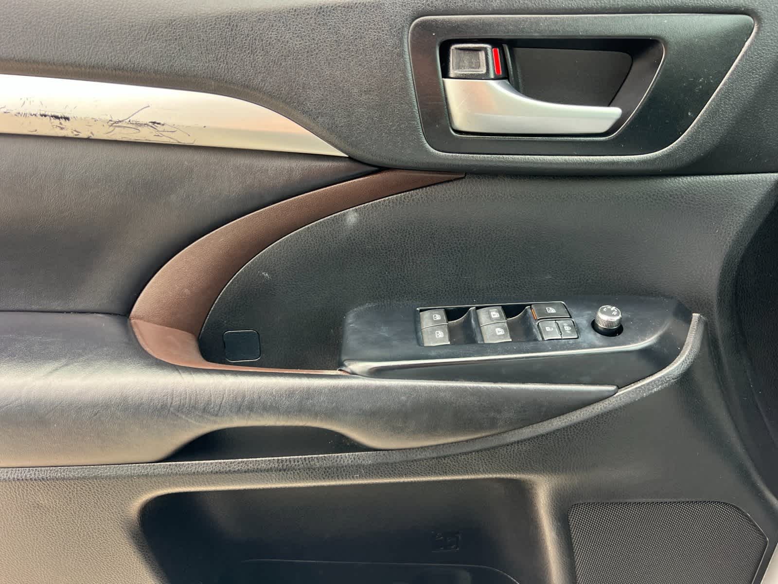 Thumbnail: 2019 Toyota Highlander - 12