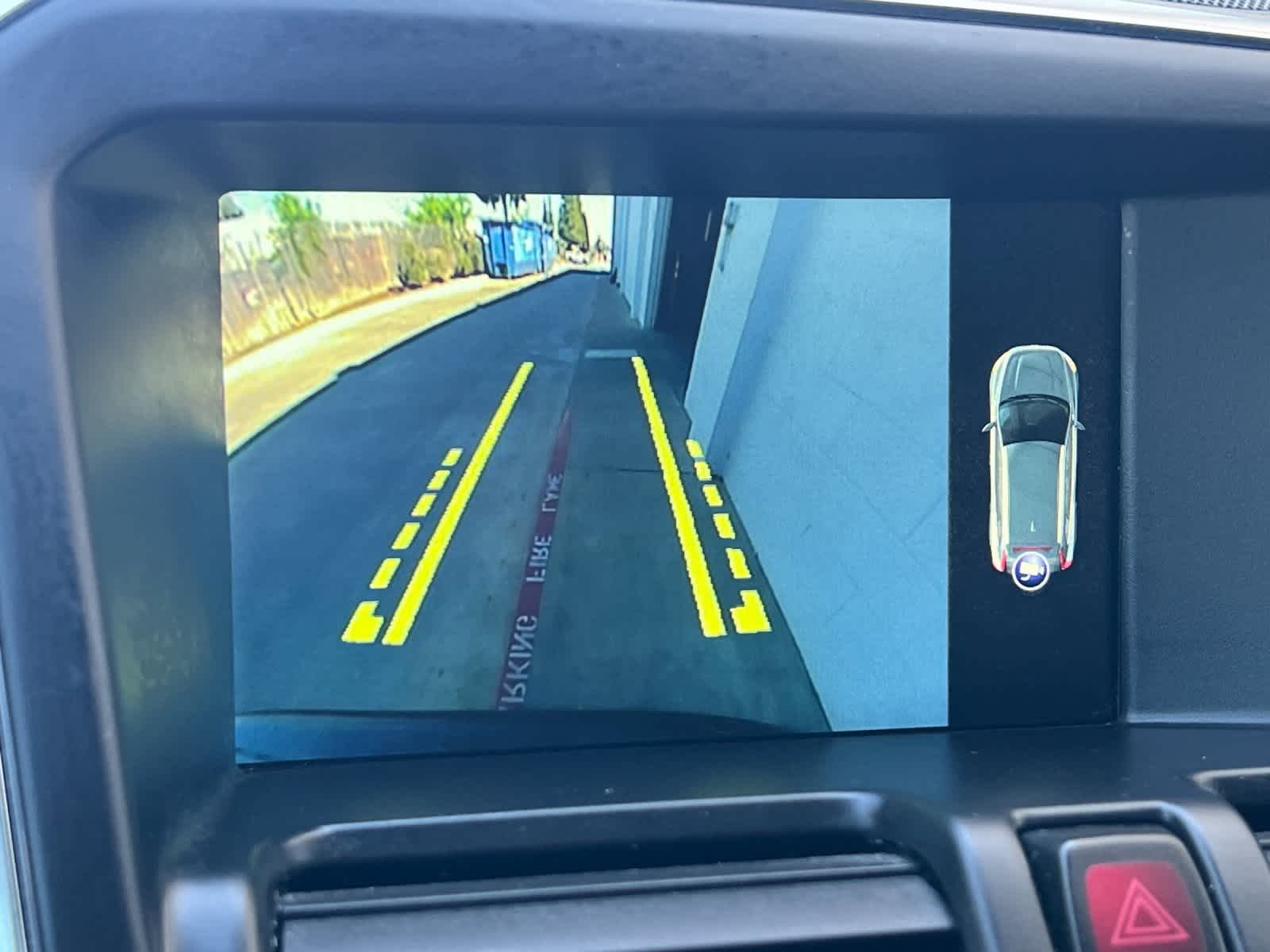 Thumbnail: 2017 Volvo XC60 - 21