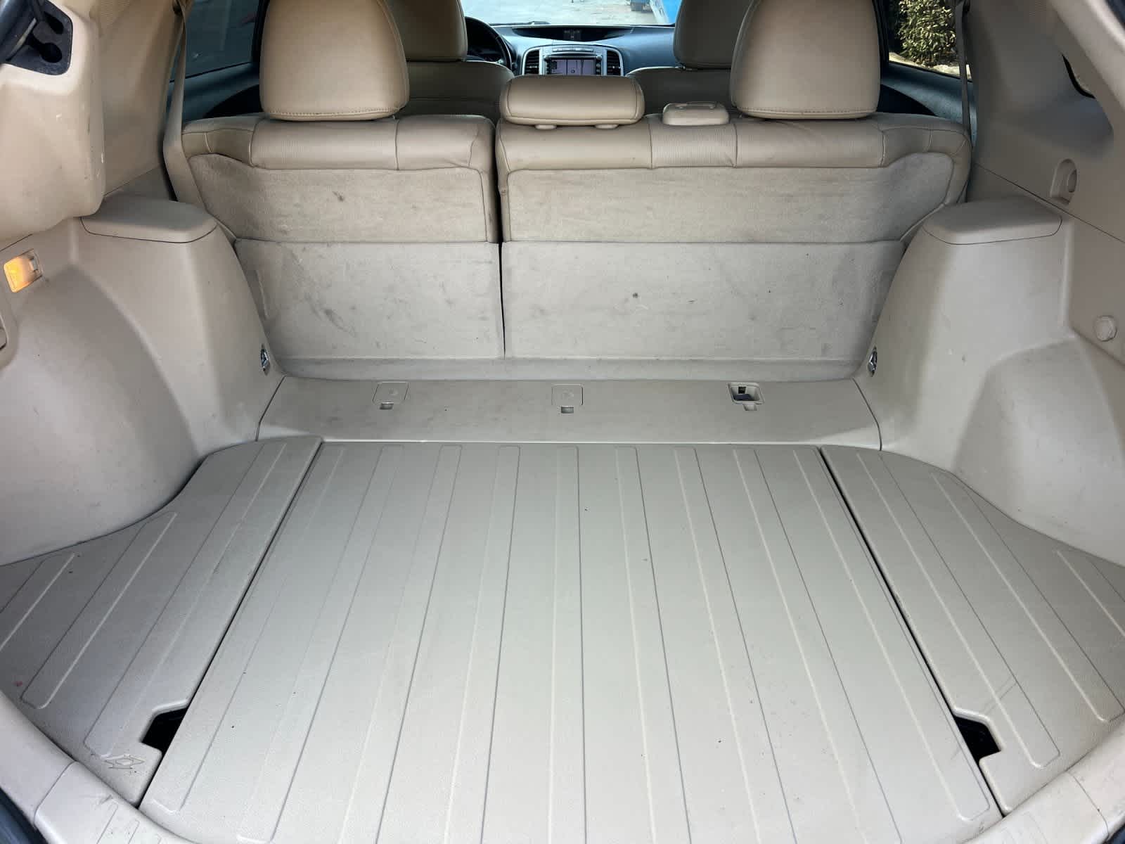 Thumbnail: 2011 Toyota Venza - 16