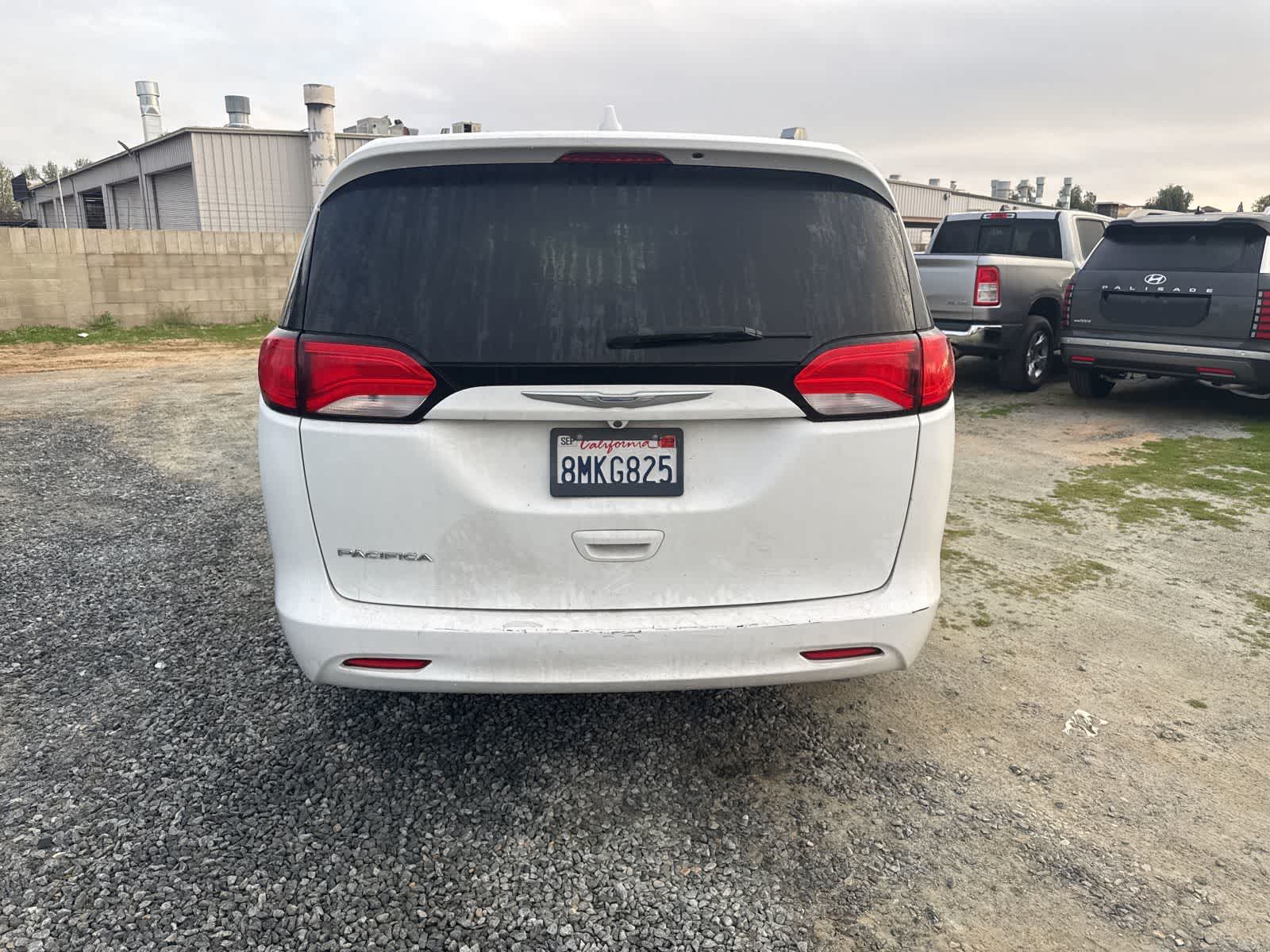 Thumbnail: 2017 Chrysler Pacifica - 6