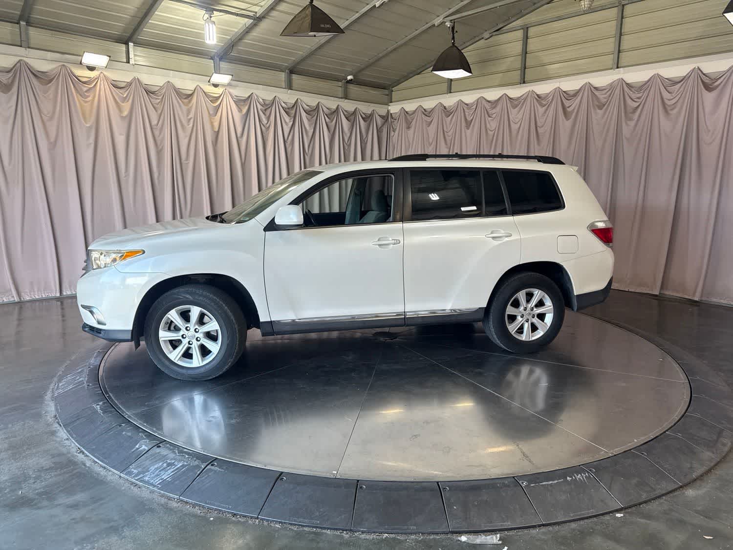 Thumbnail: 2013 Toyota Highlander - 6