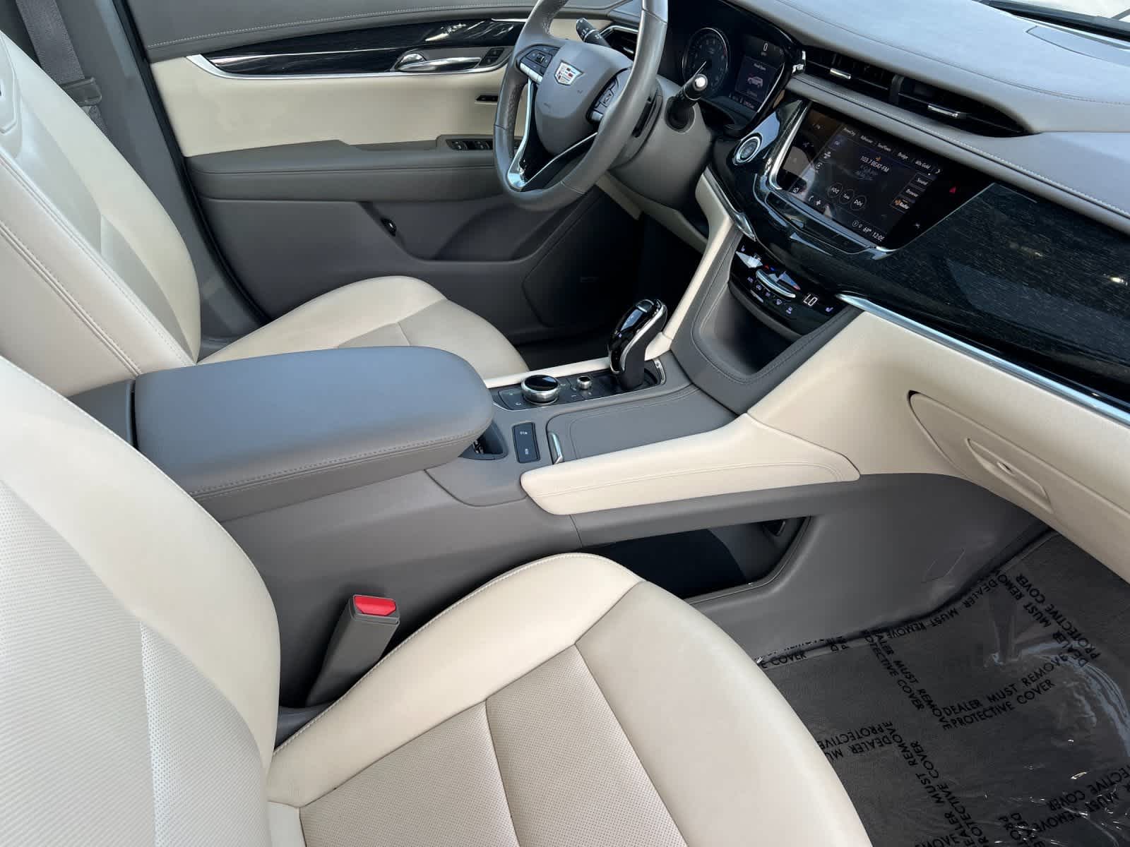 Thumbnail: 2022 Cadillac XT6 - 17