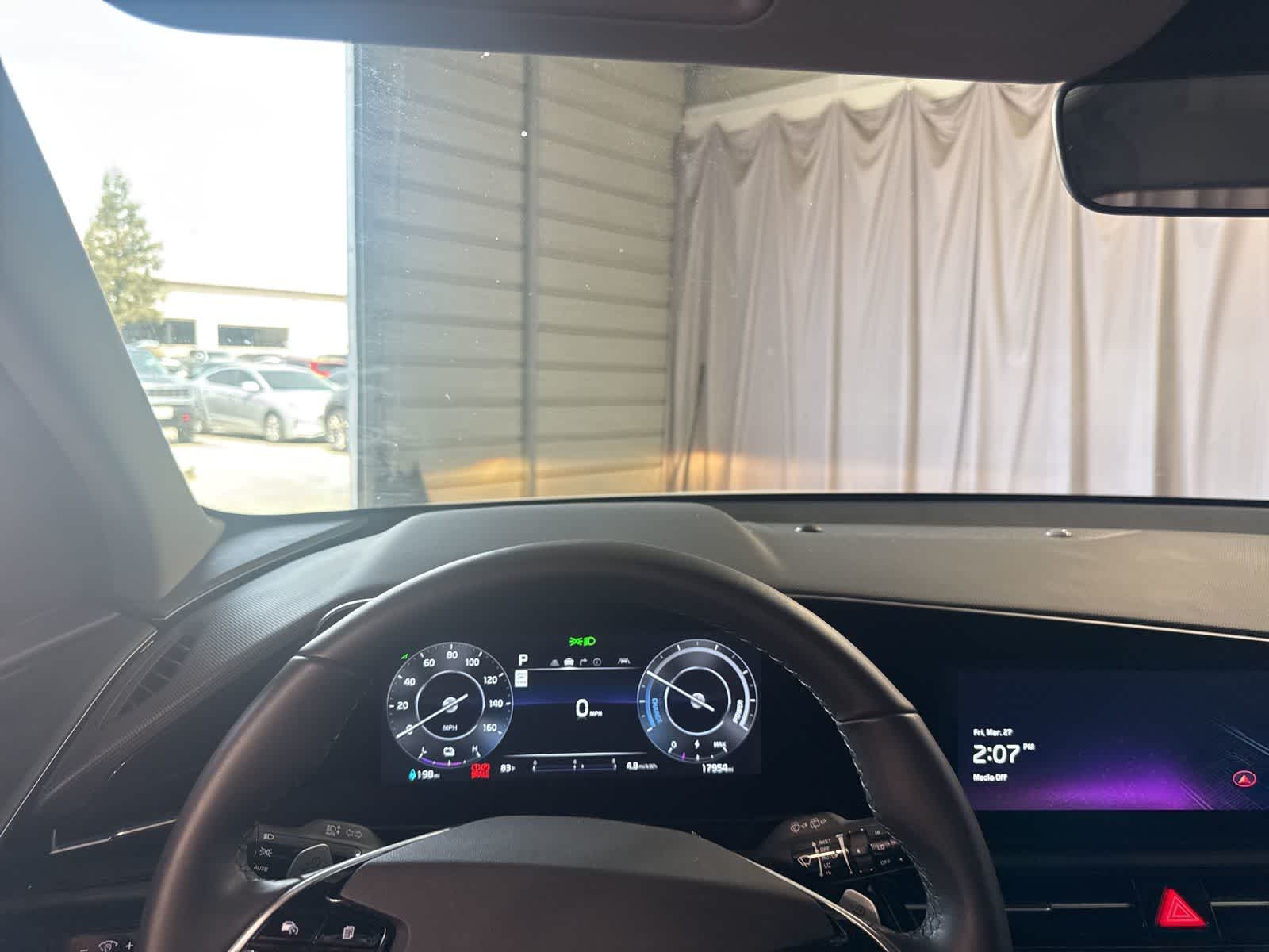 Thumbnail: 2023 Kia Niro - 22