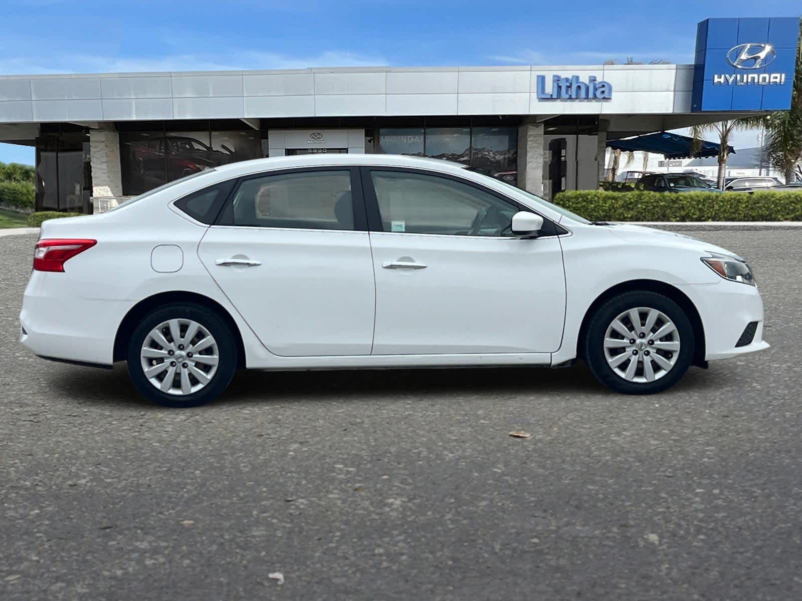 Thumbnail: 2016 Nissan Sentra - 8