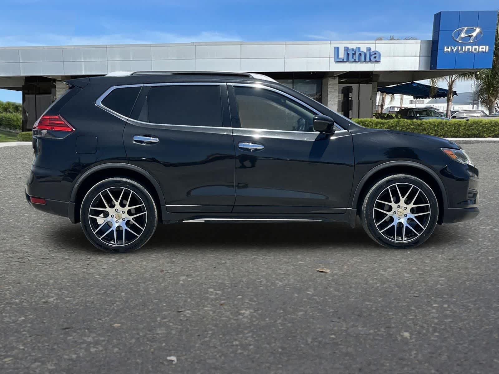 Thumbnail: 2017 Nissan Rogue - 8