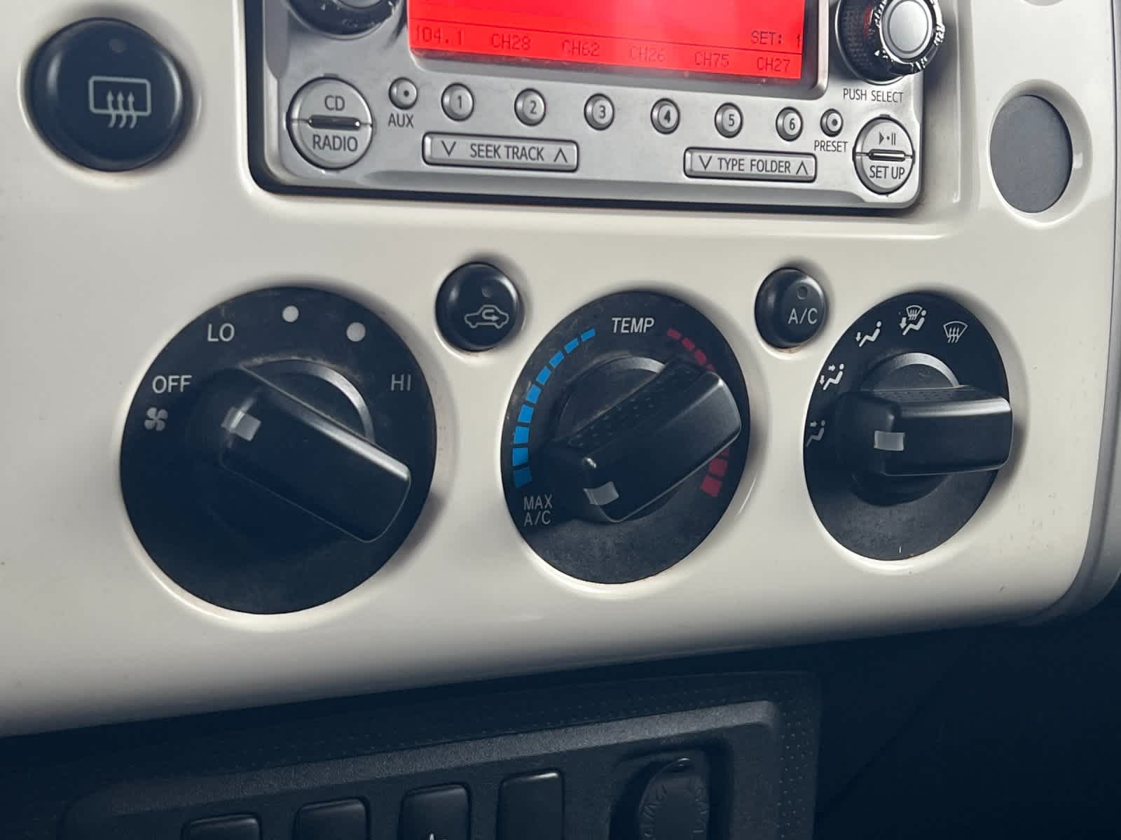 Thumbnail: 2013 Toyota FJ Cruiser - 20