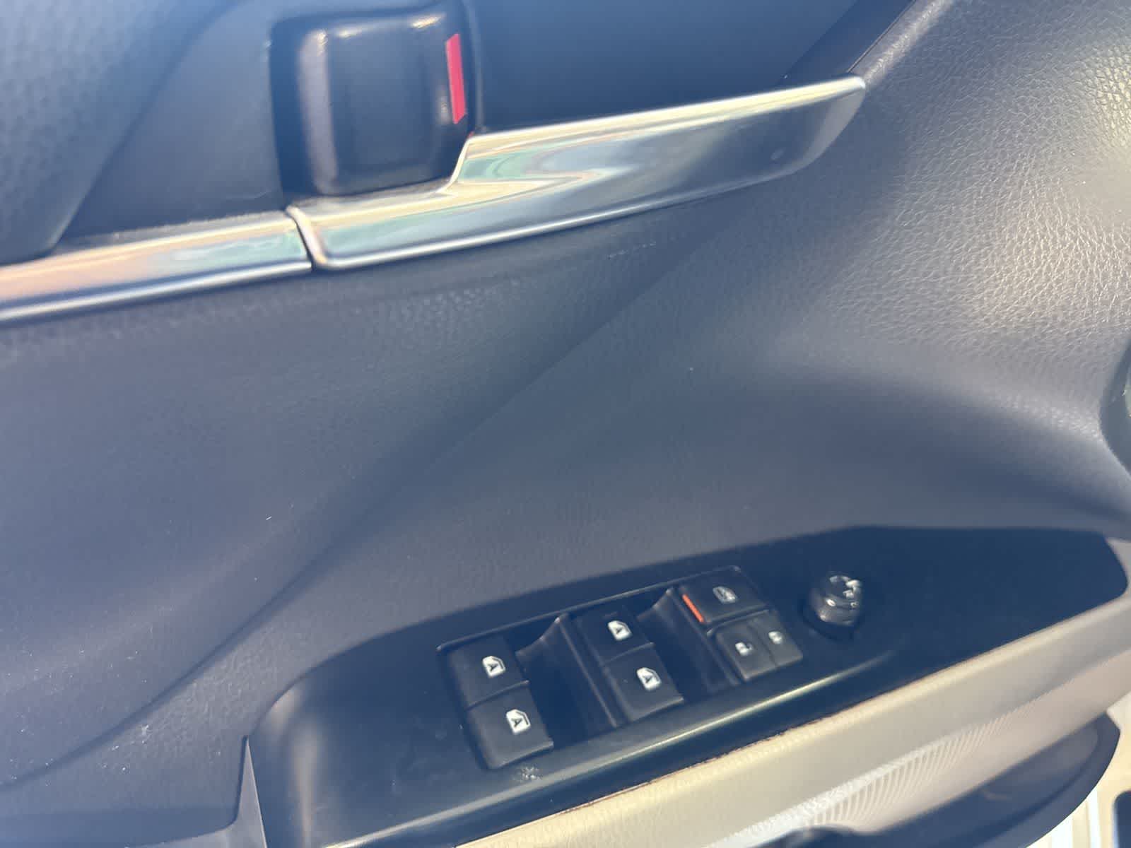 Thumbnail: 2019 Toyota Camry - 16