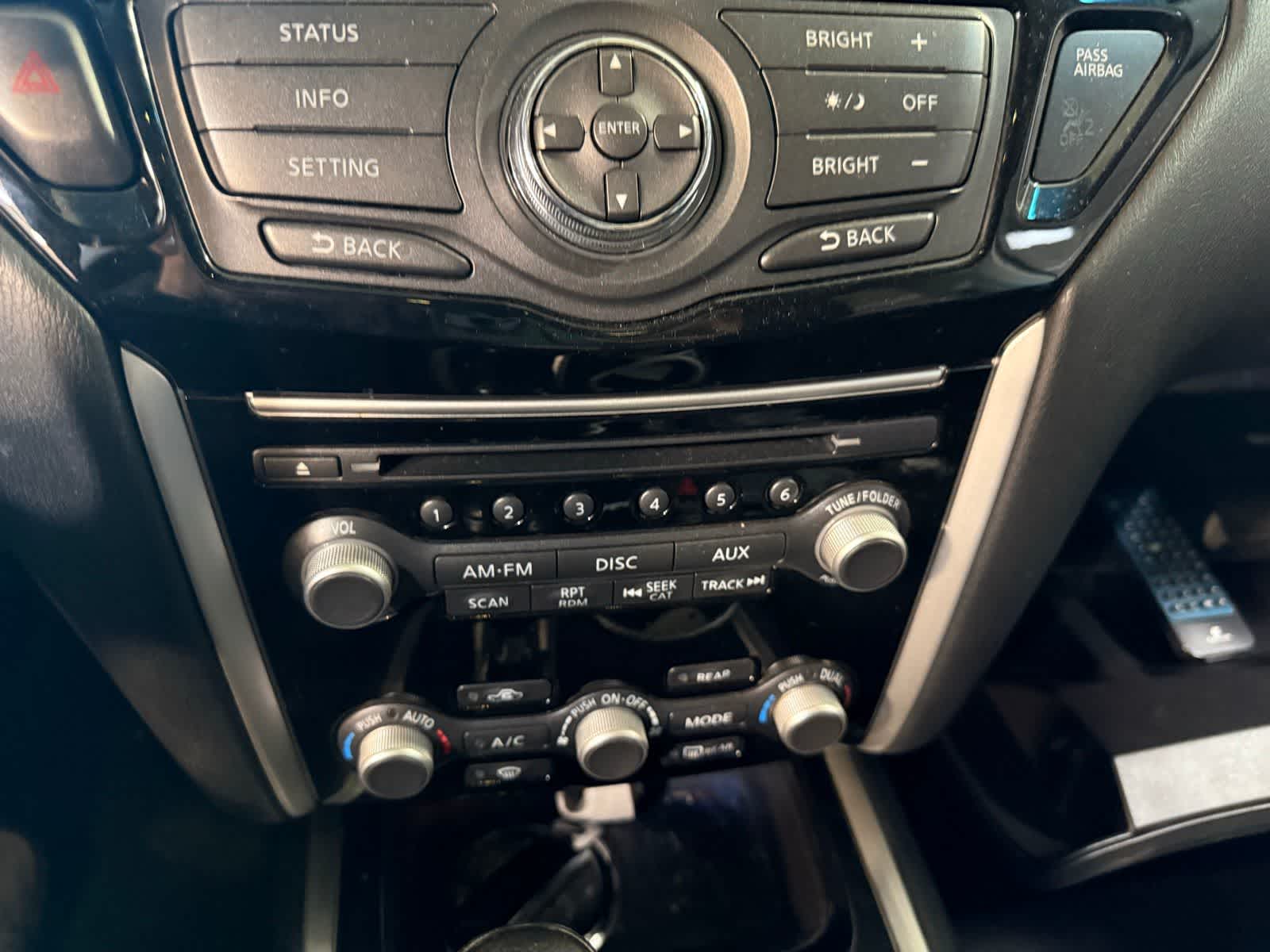 Thumbnail: 2015 Nissan Pathfinder - 25