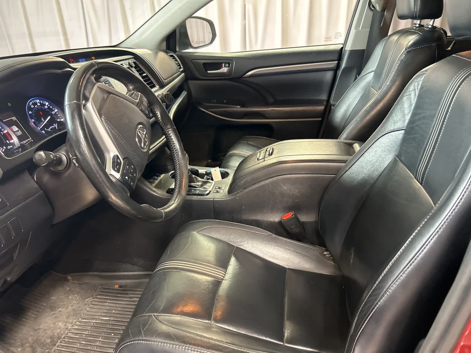 Thumbnail: 2017 Toyota Highlander - 26