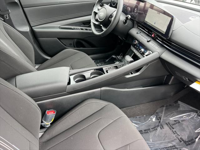 2025 Hyundai Elantra Sport 16
