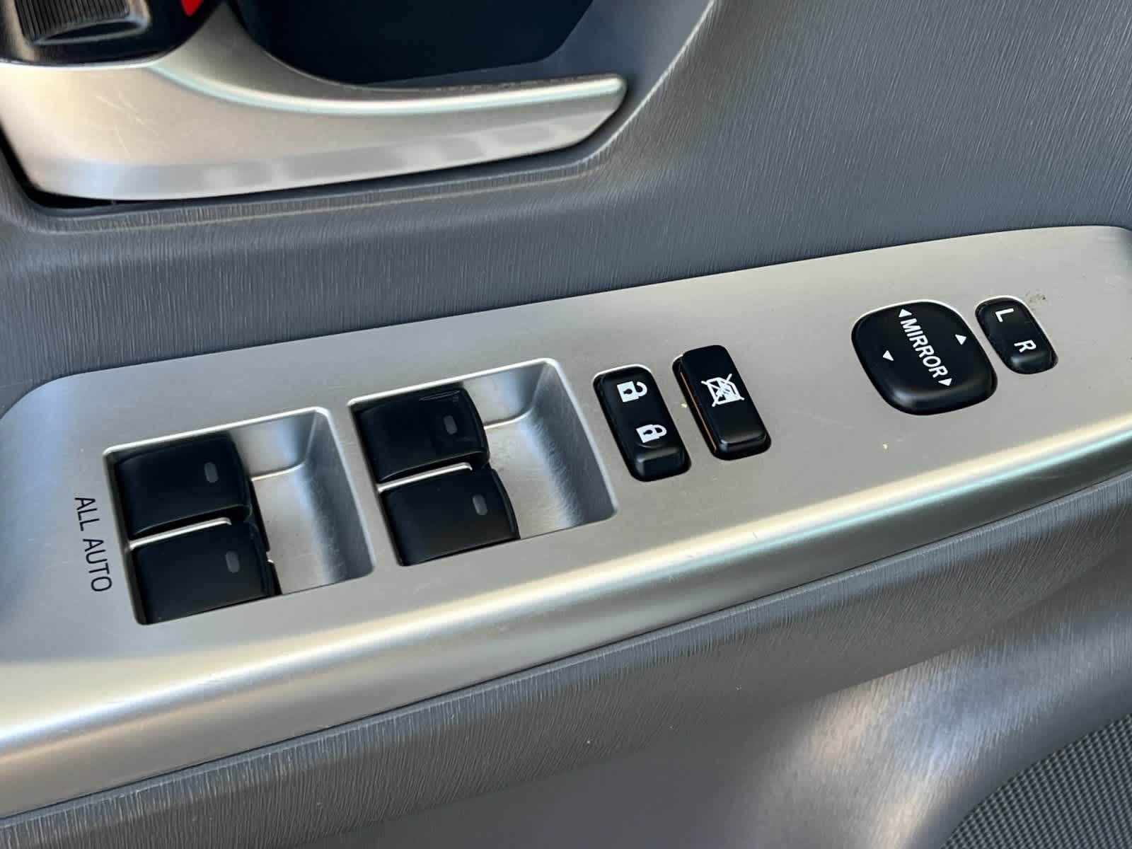Thumbnail: 2014 Toyota Prius v - 13