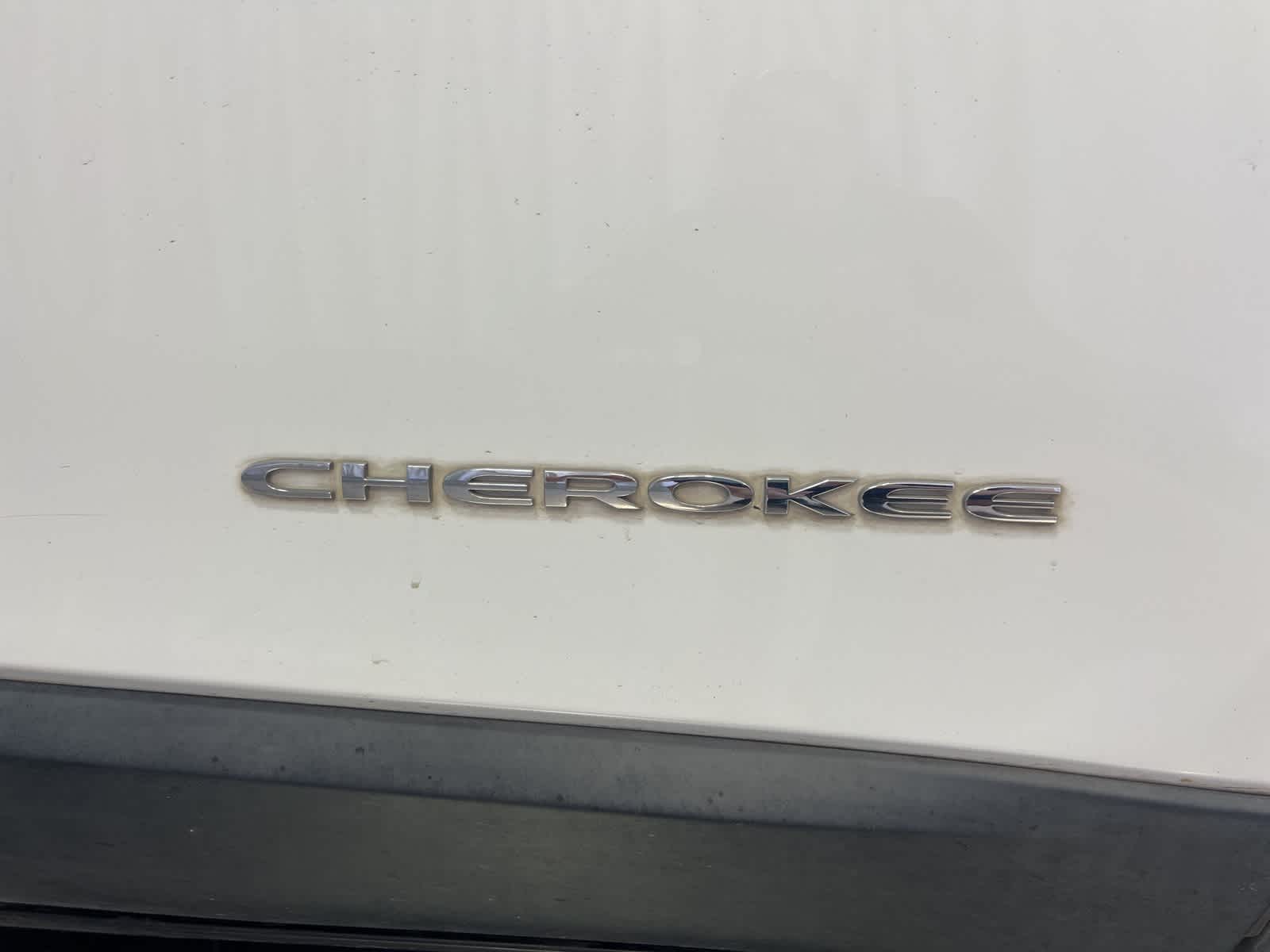 Thumbnail: 2019 Jeep Cherokee - 16