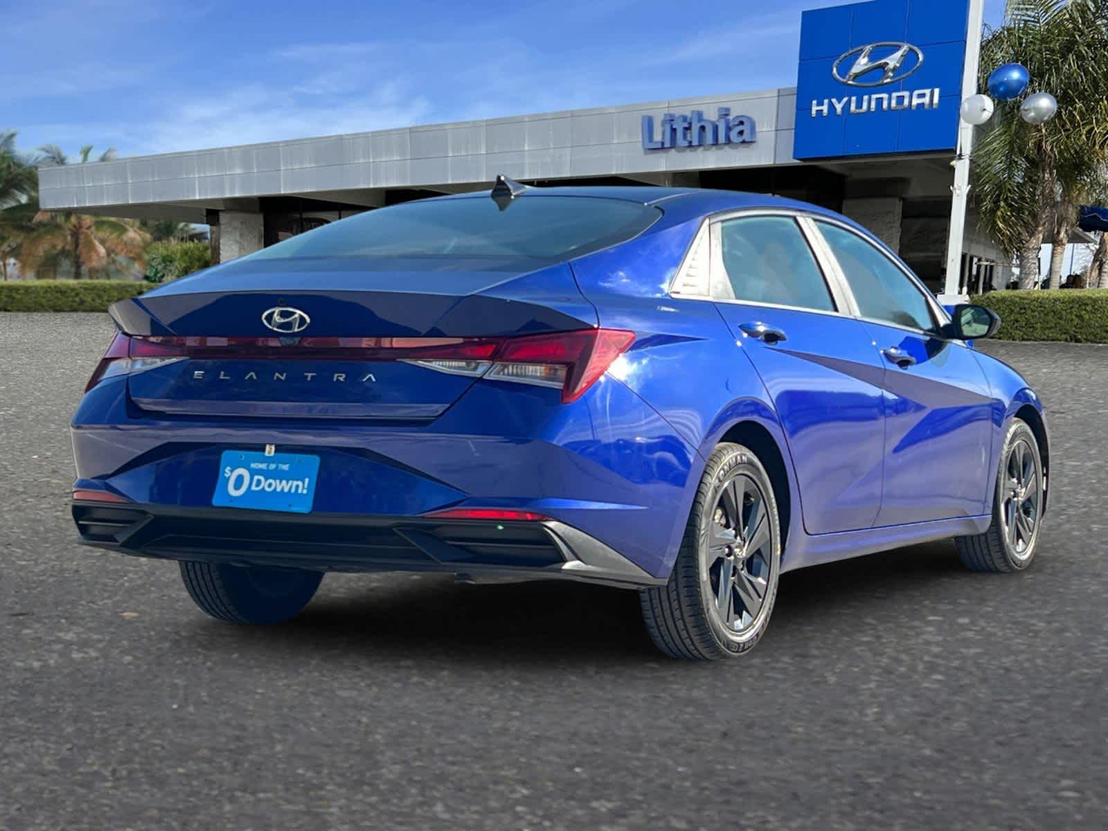 2023 Hyundai Elantra SEL photo 2