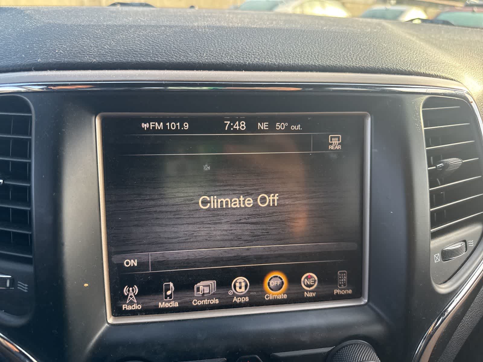 Thumbnail: 2015 Jeep Grand Cherokee - 24