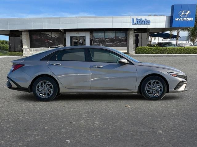 2025 Hyundai Elantra Blue 9