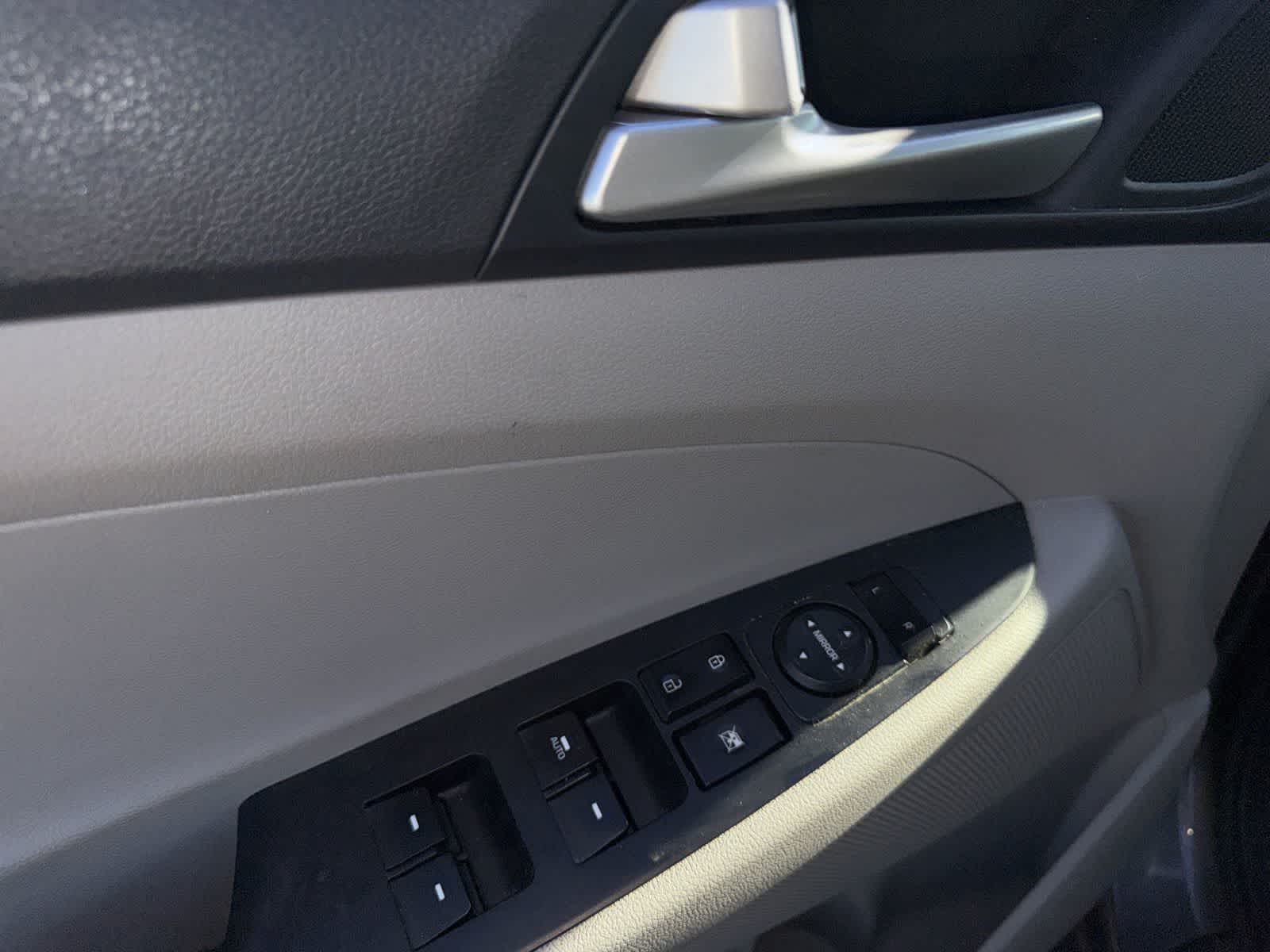 Thumbnail: 2020 Hyundai Tucson - 17