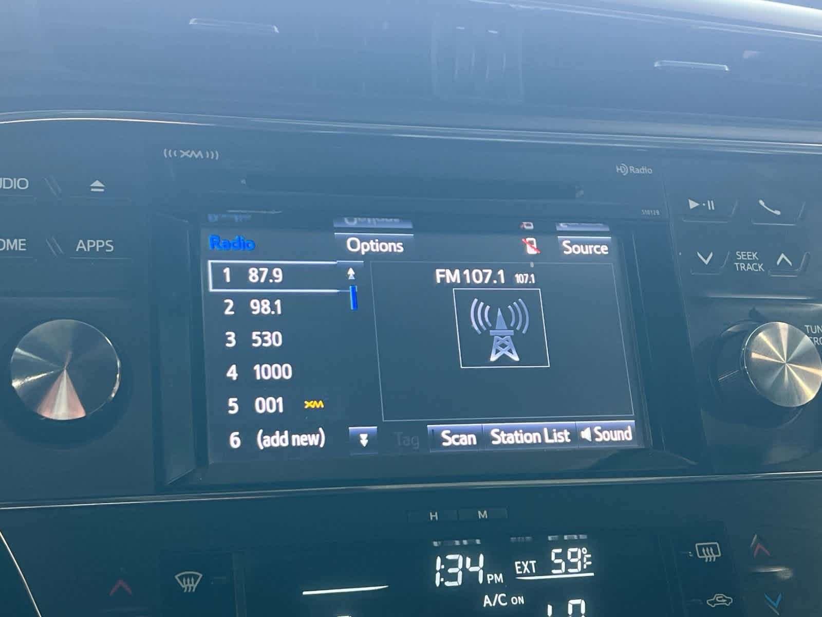 Thumbnail: 2018 Toyota Avalon - 17