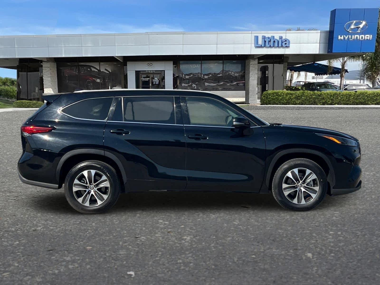 Thumbnail: 2022 Toyota Highlander - 8