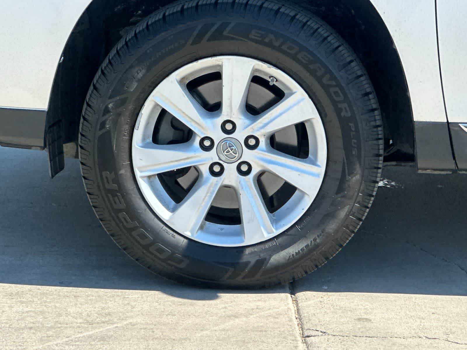 Thumbnail: 2012 Toyota Highlander - 25