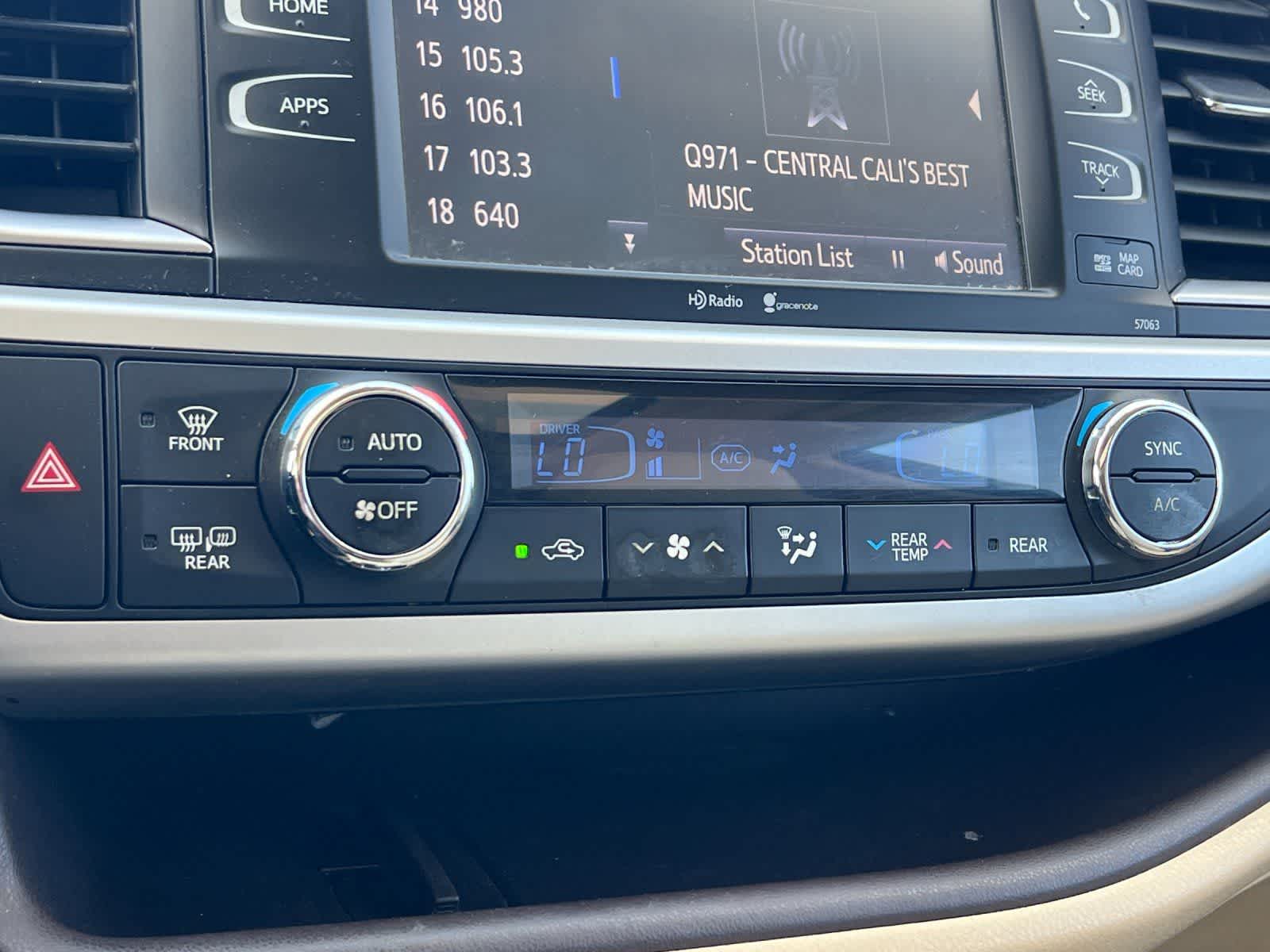 Thumbnail: 2014 Toyota Highlander - 23